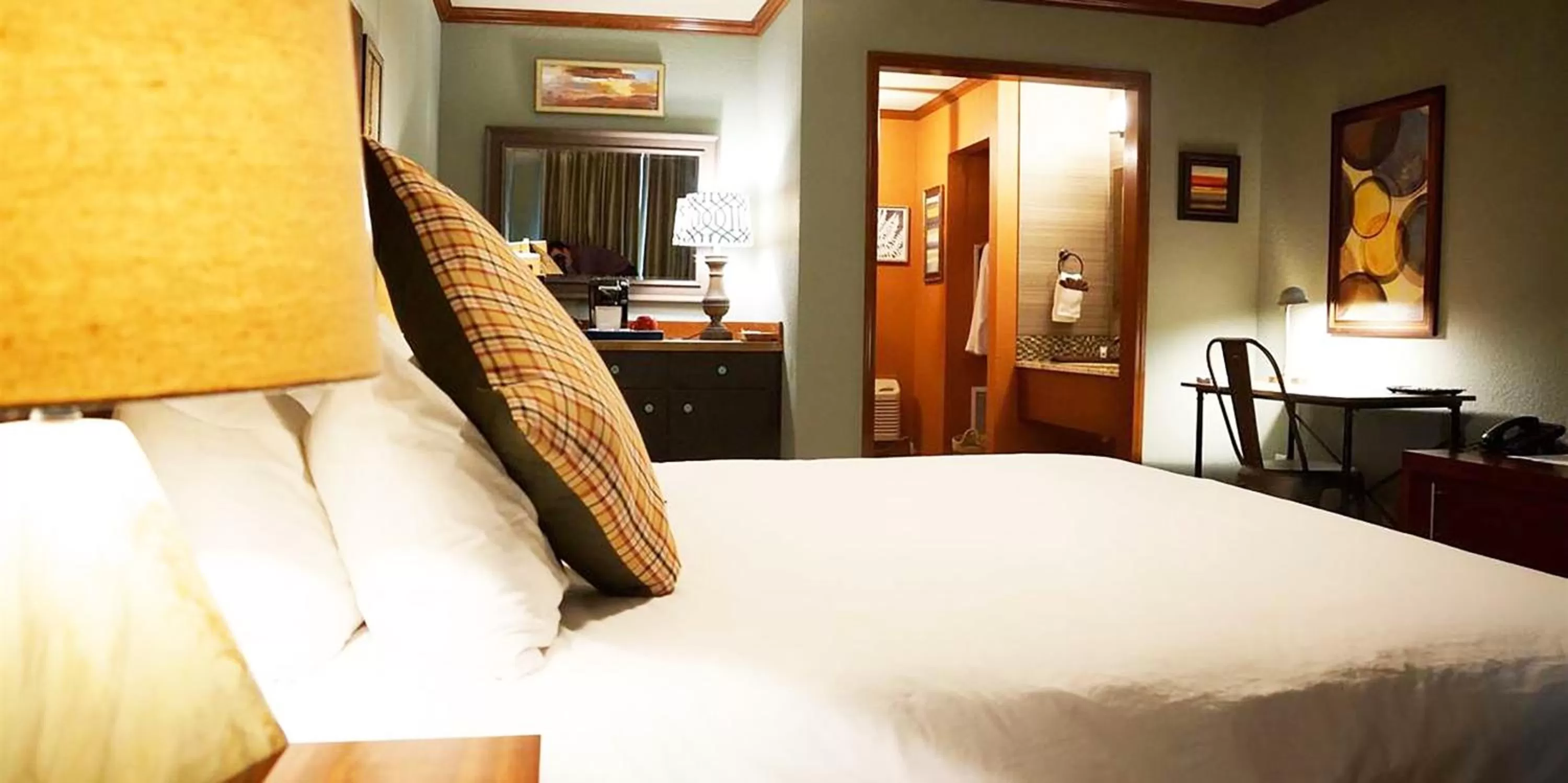 Bed in Mountain View Lodge