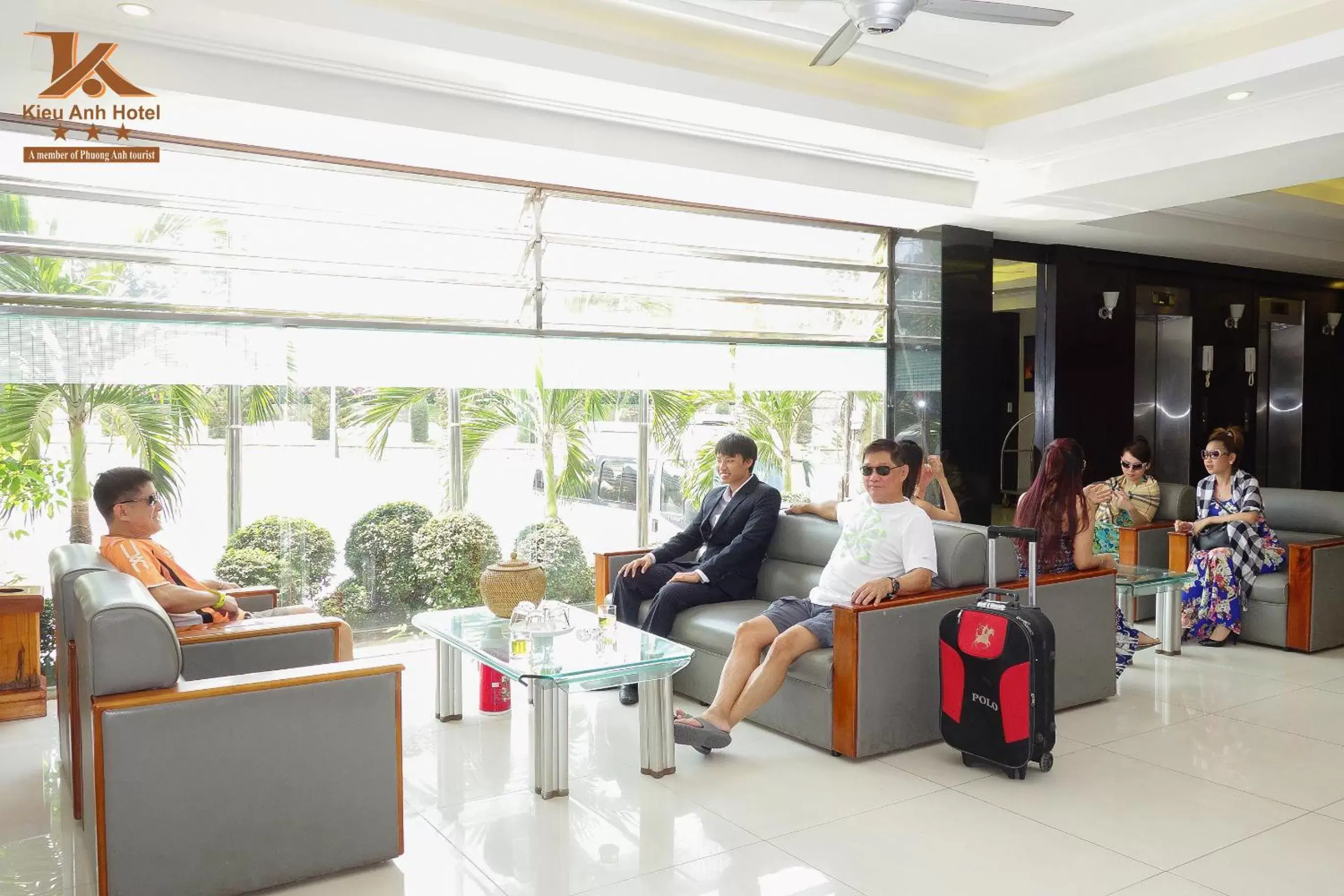 Communal lounge/ TV room, Guests in Kieu Anh Hotel