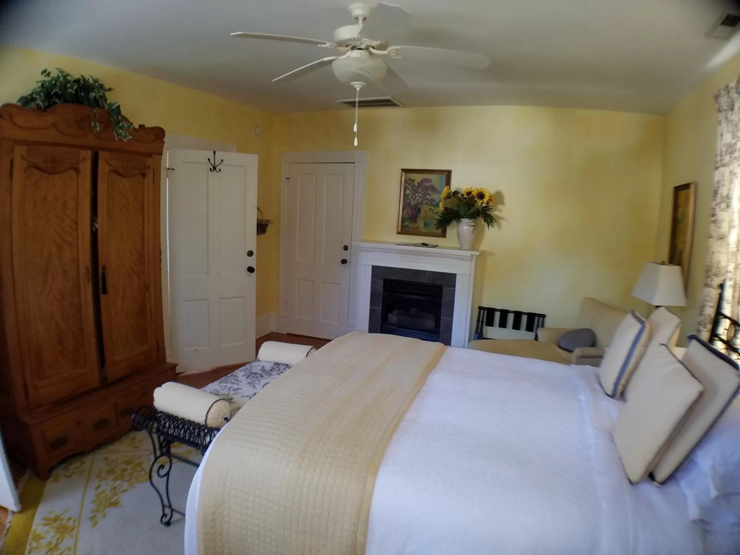 Photo of the whole room in The Inn at Onancock