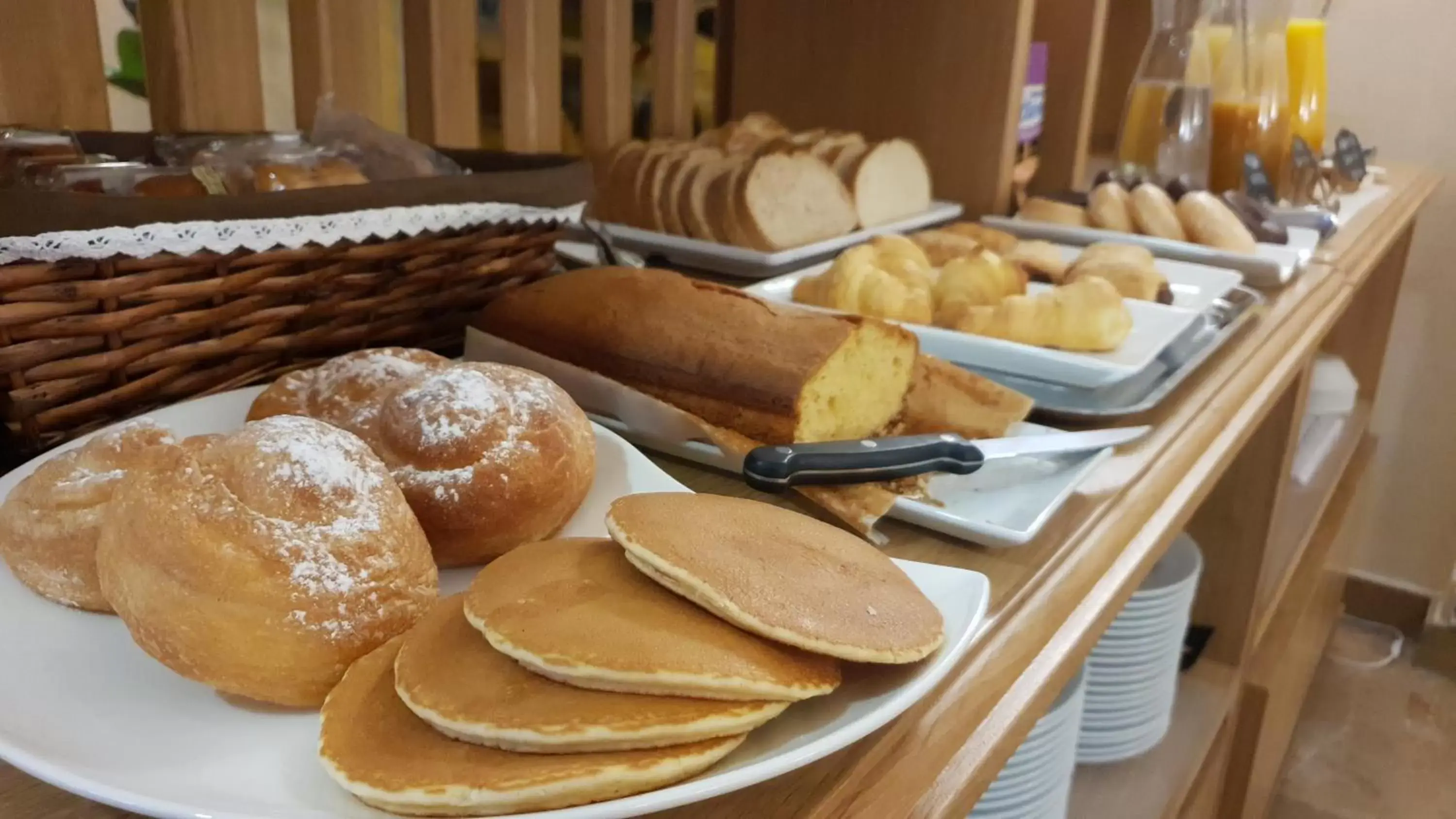 Breakfast in Abadía Burgos Camino Santiago