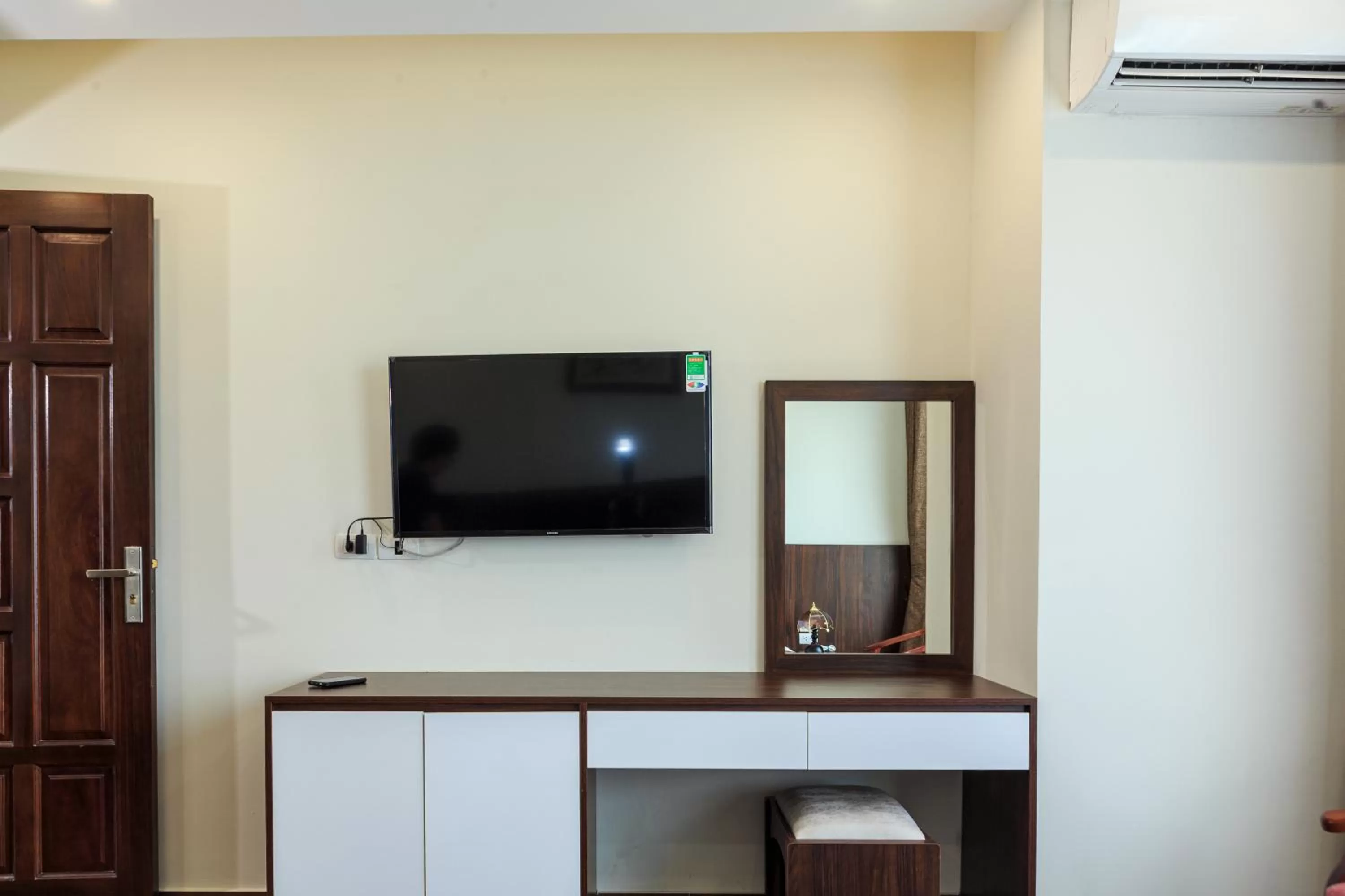 Living room, TV/Entertainment Center in Paloma Hotel & Apartment