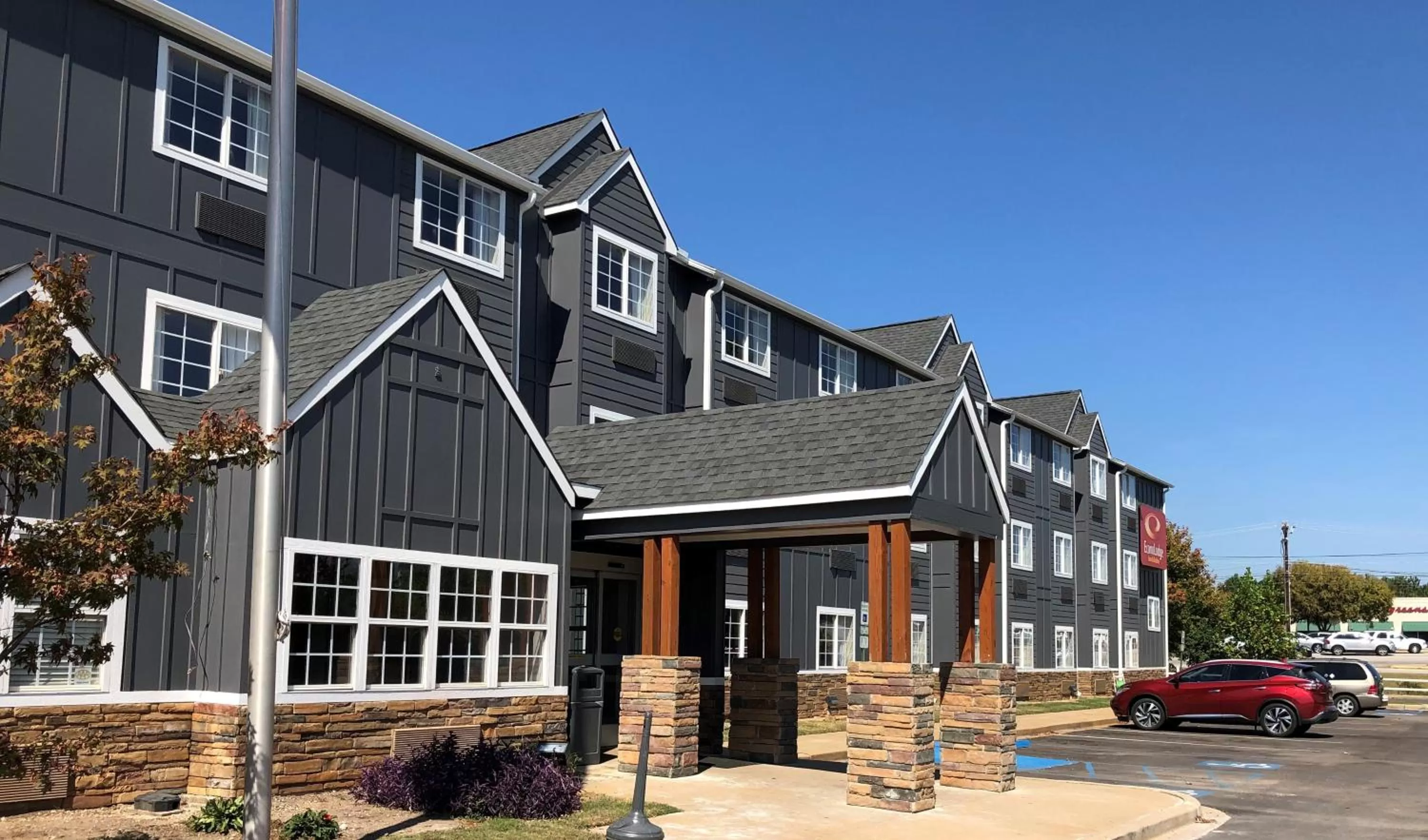 Property building in Econo Lodge Inn & Suites