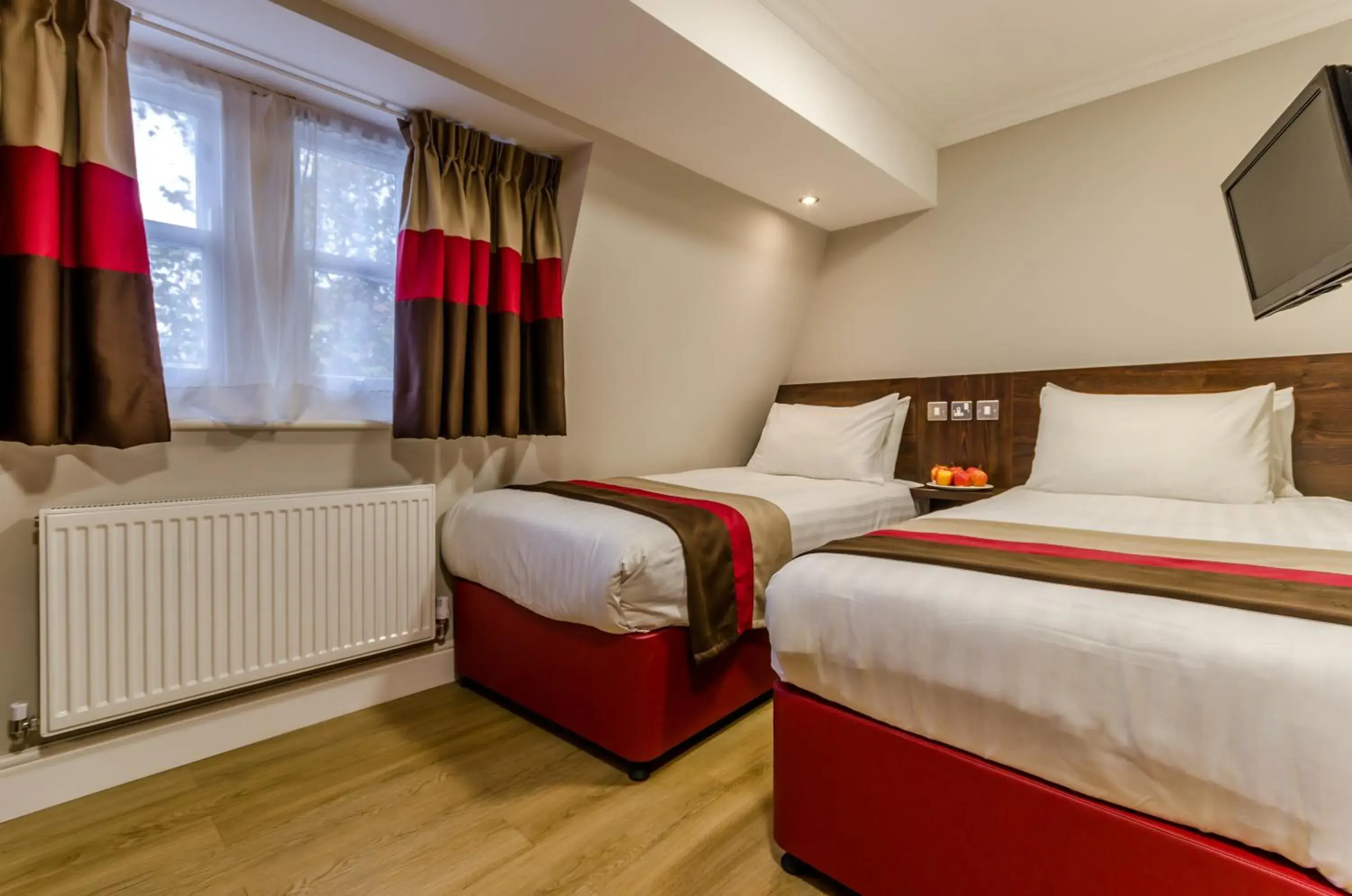 Bed in Royal Cambridge Hotel