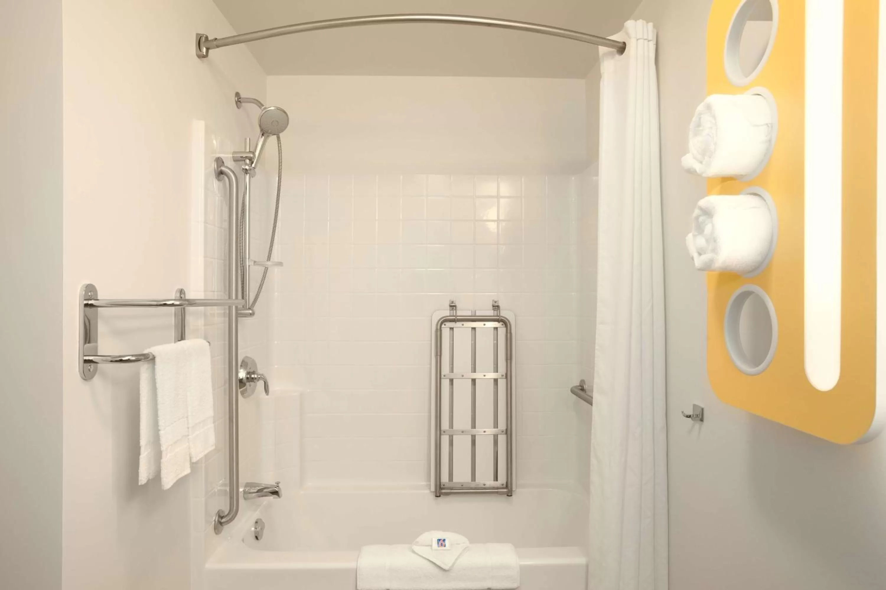 Photo of the whole room in Motel 6-Swift Current, SK