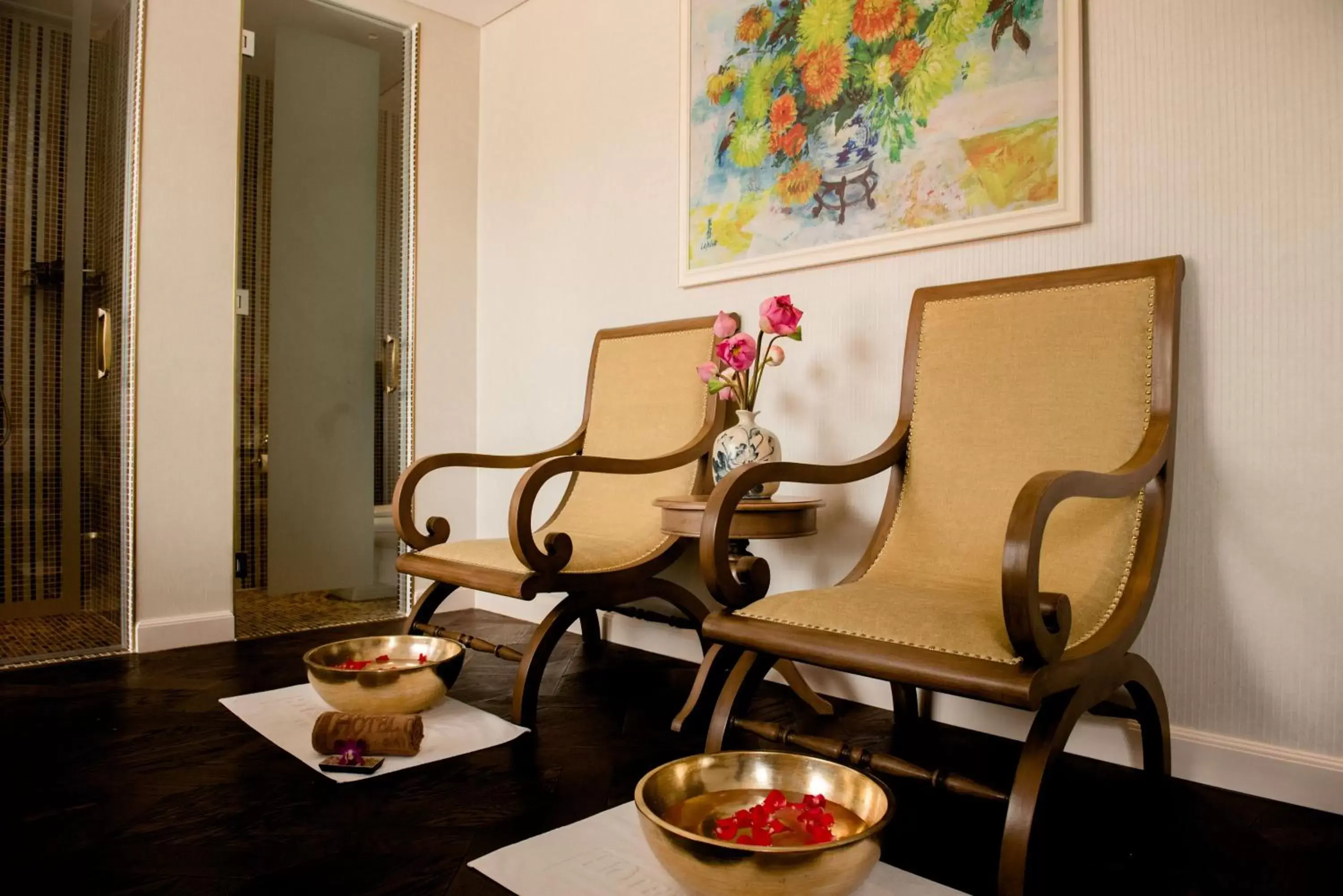 Massage, Seating Area in Hotel Des Arts Saigon Mgallery Collection