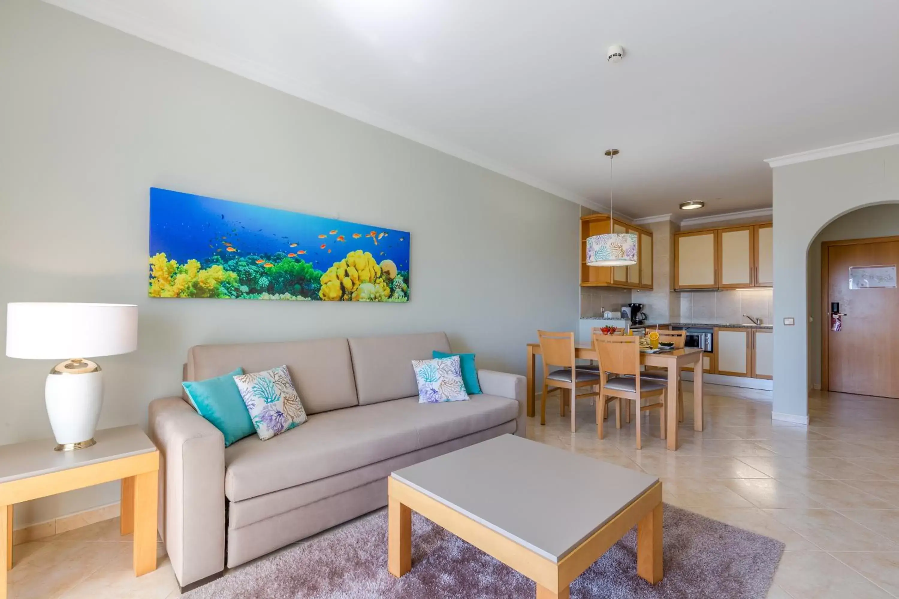 Kitchen or kitchenette, Seating Area in Luna Solaqua