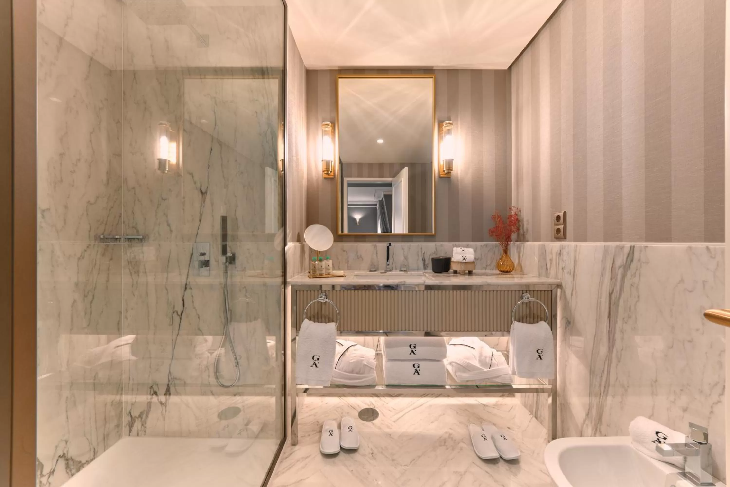 Toilet in GA Palace Hotel & Spa, a XIXth-Century Villa