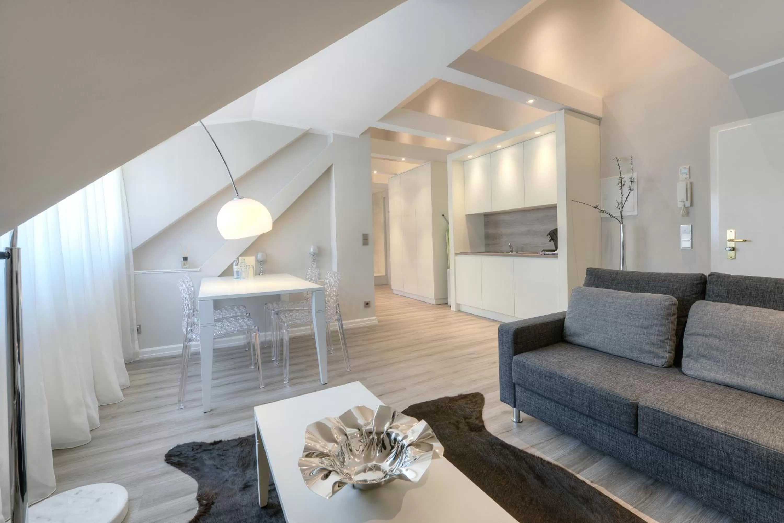 Photo of the whole room, Seating Area in Carlstadt Suites Düsseldorf