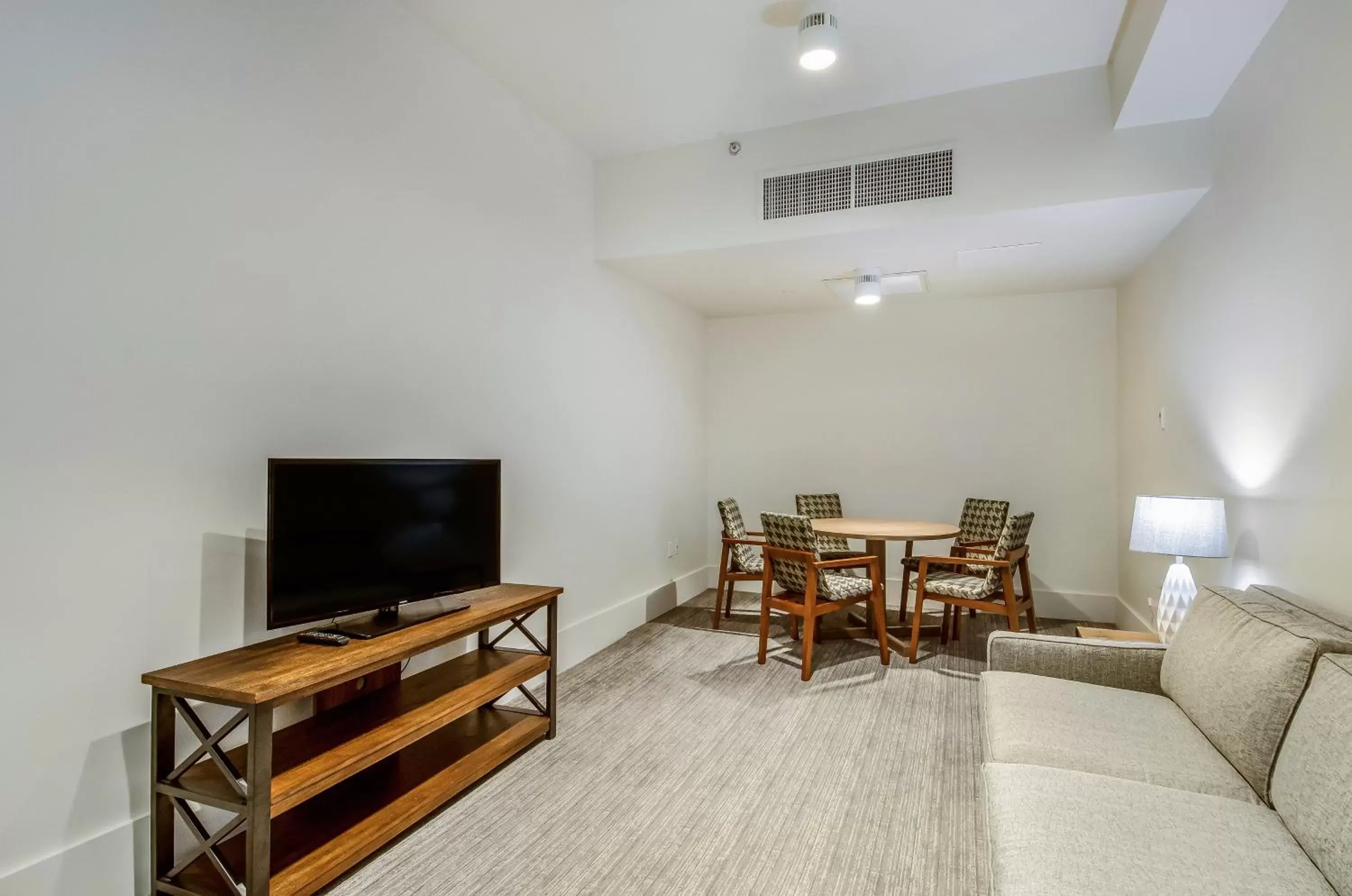 TV and multimedia, Dining Area in New Bedford Harbor Hotel, Ascend Hotel Collection