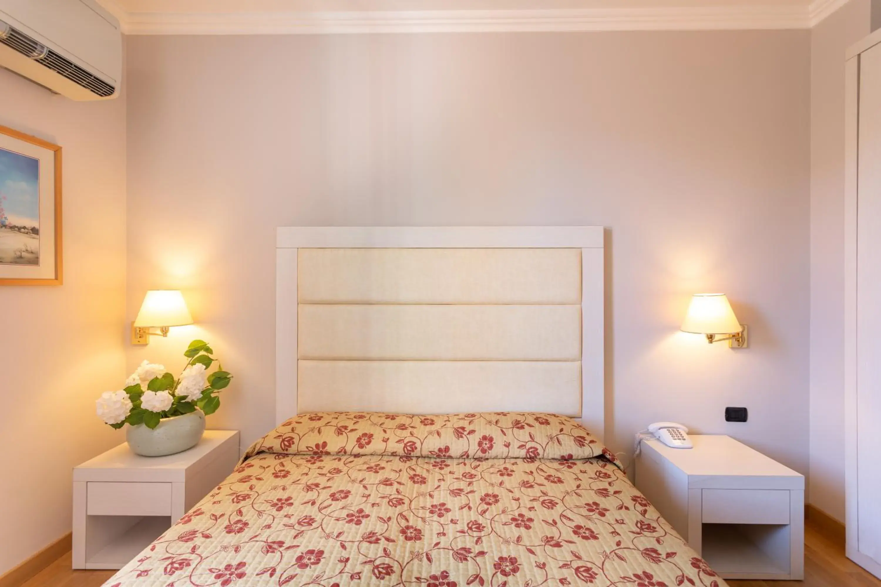 Bedroom, Bed in Hotel Dei Tigli