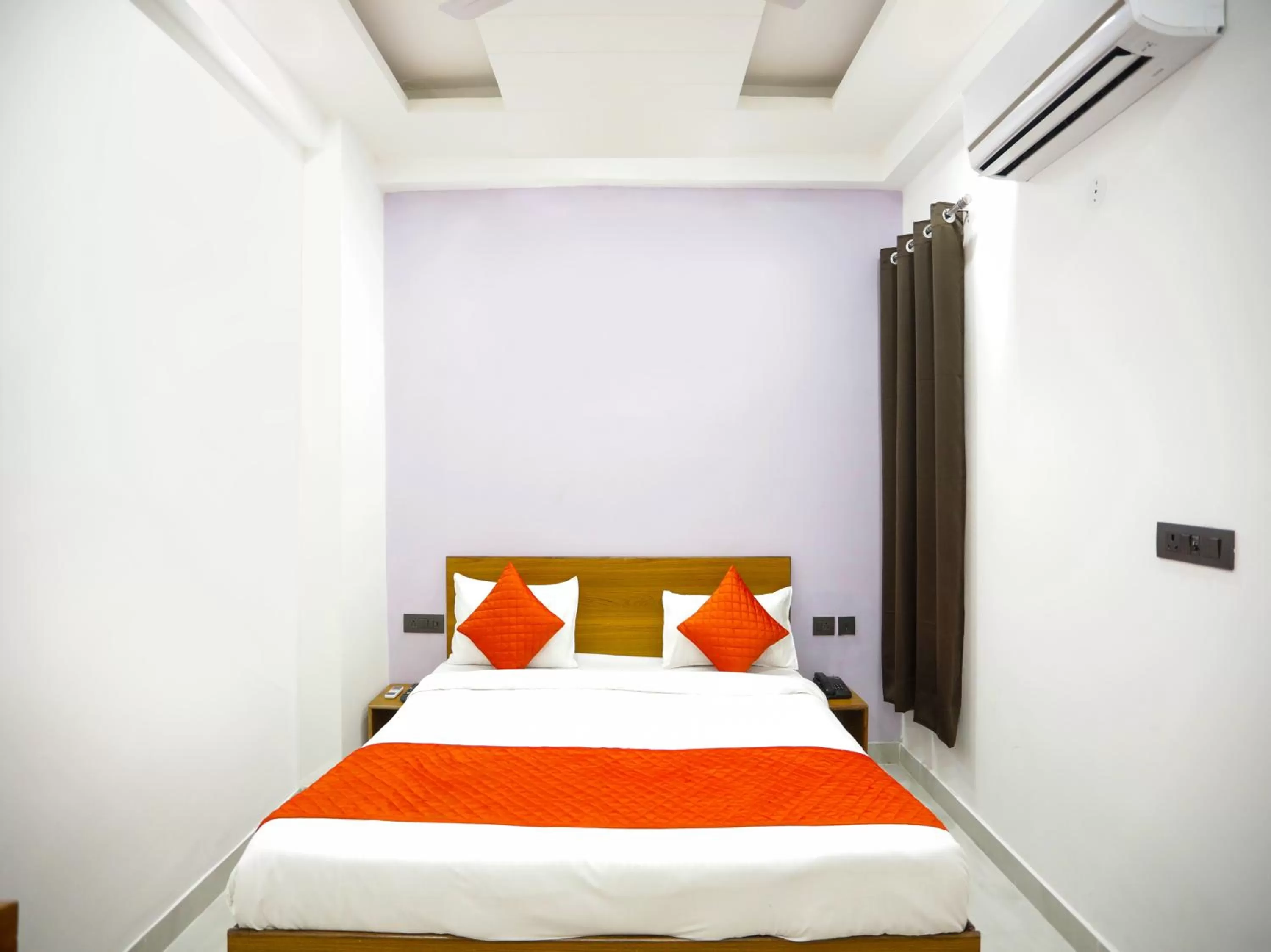 Bed in Hotel Golden Admire - Couple Friendly Hotel Noida Sector - 56