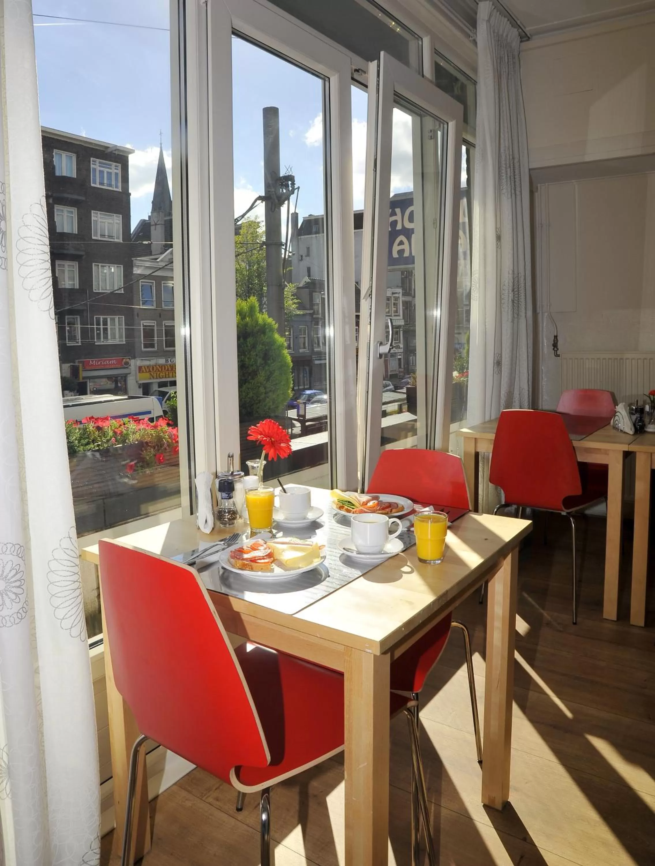 Restaurant/places to eat in Hotel Abba