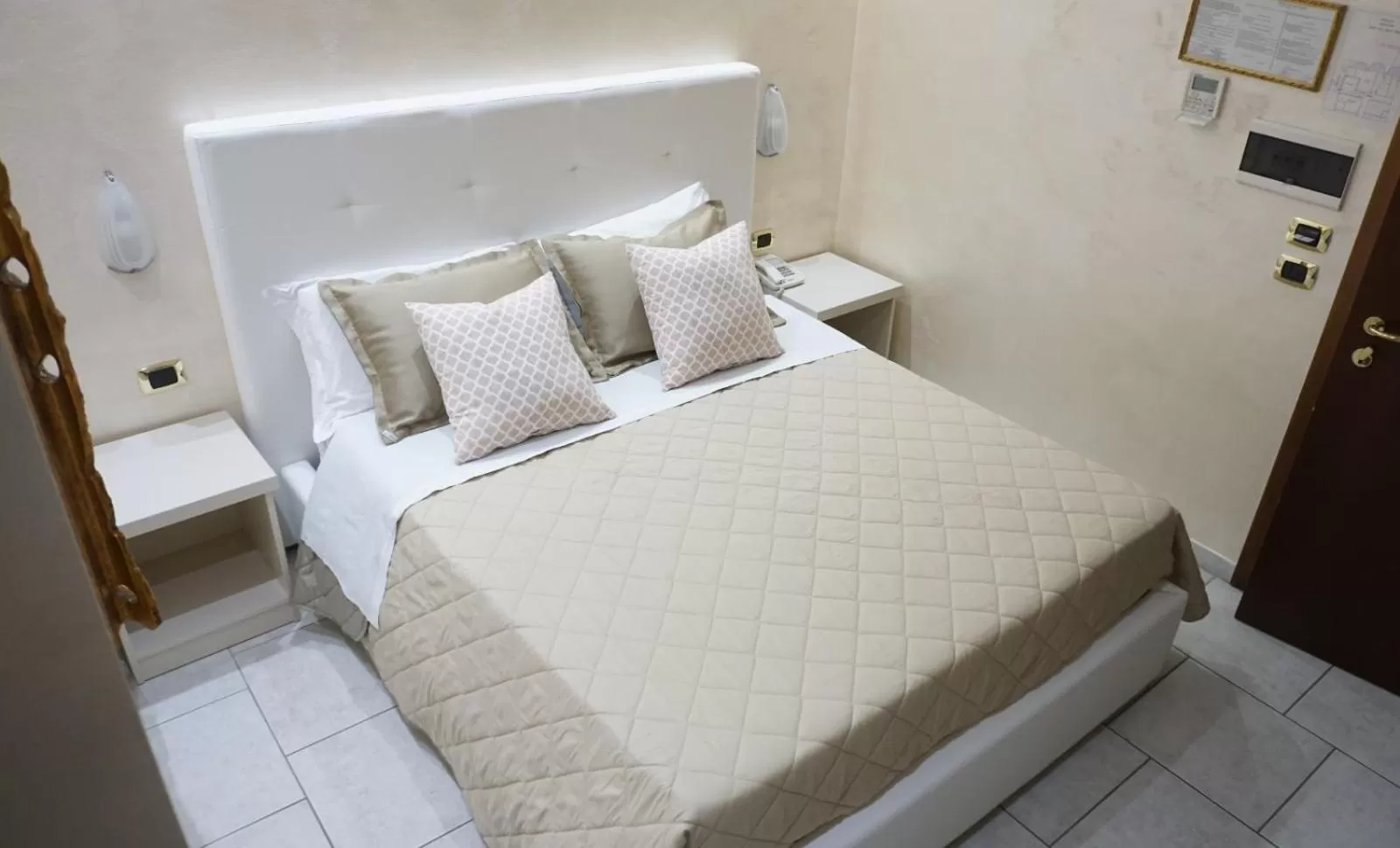 Bed in Hotel Riva Del Sole