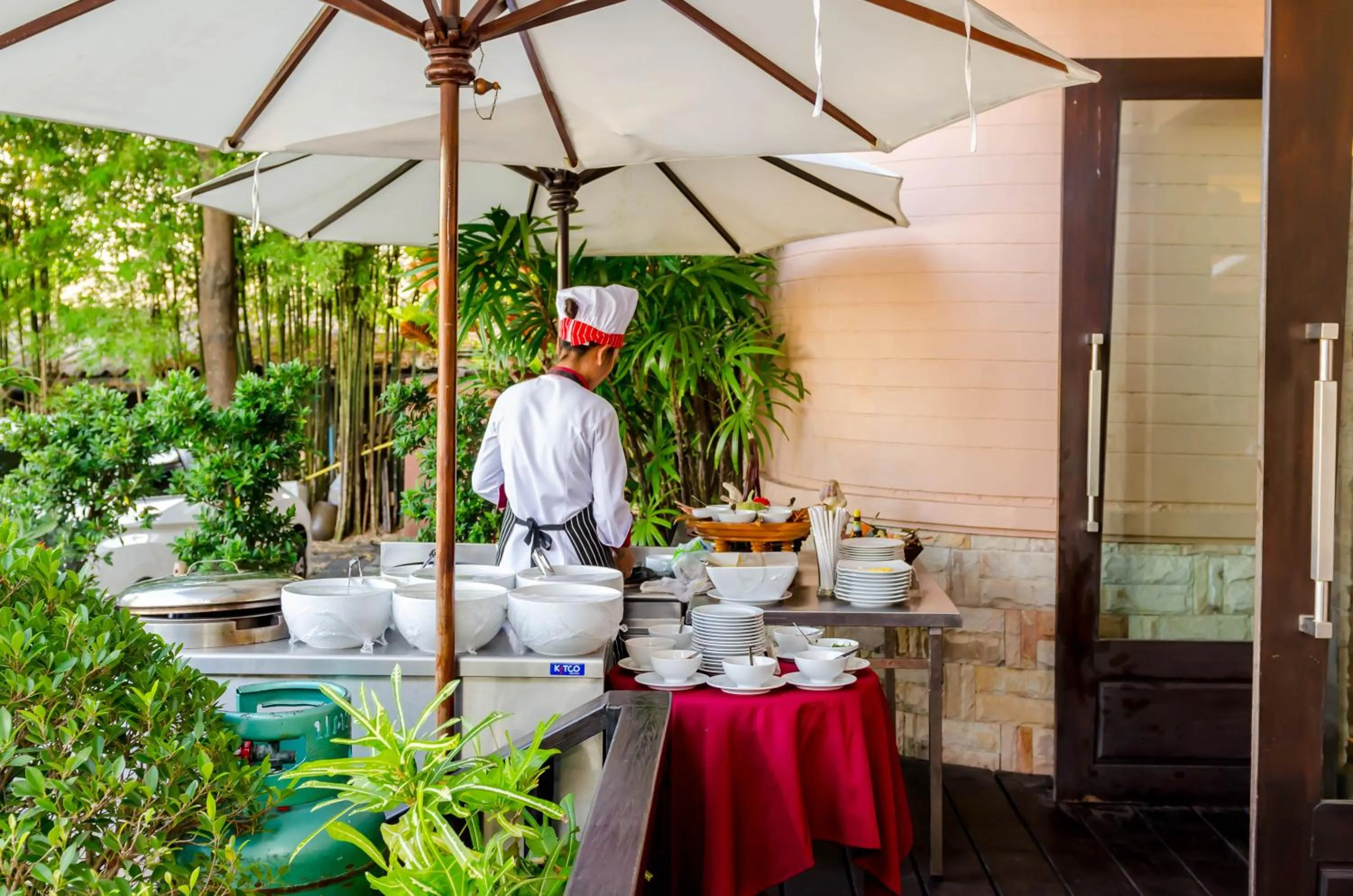 Restaurant/places to eat in Nipa Resort, Patong Beach