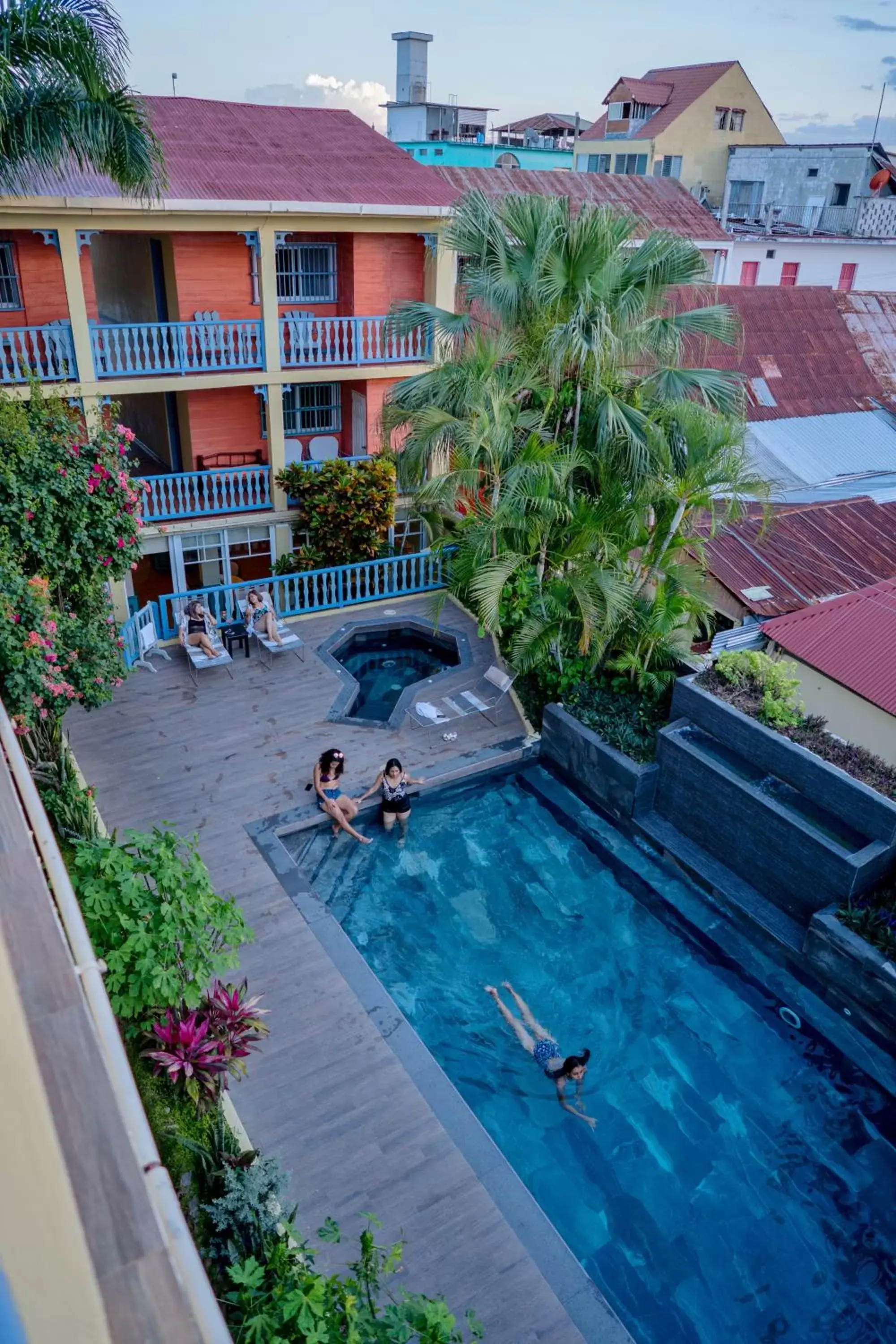Swimming pool in Hotel Casona de La Isla