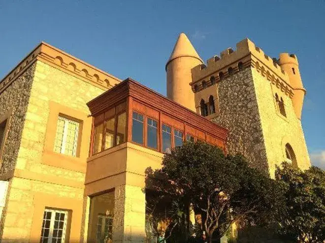 Facade/entrance, Property Building in Hotel El Castillo de Los Locos