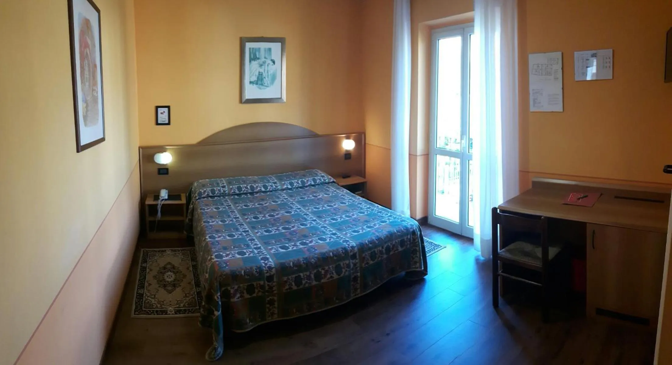 Day, Bed in Hotel Azalea