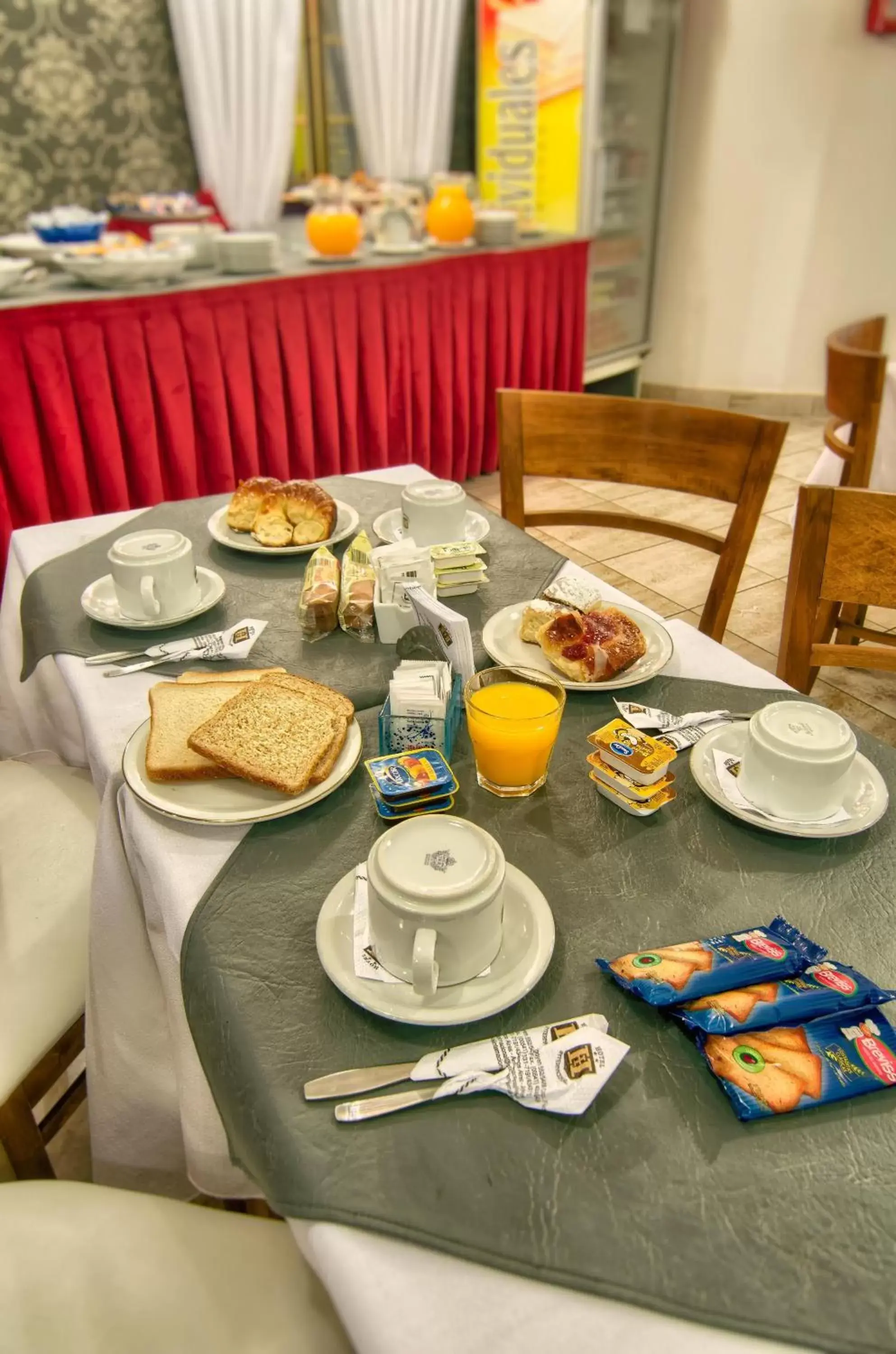Continental breakfast in Hotel Internacional