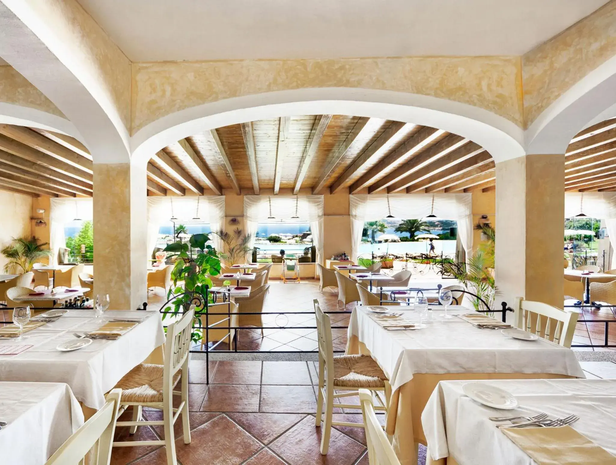 Restaurant/Places to Eat in Colonna Resort