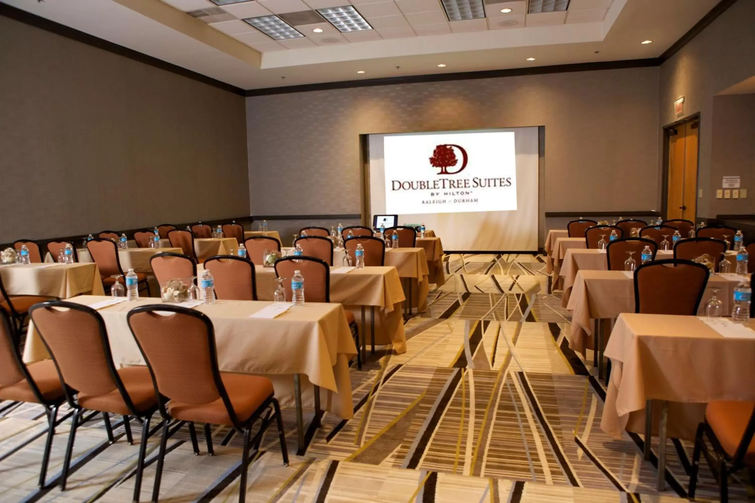 Meeting/conference room in DoubleTree Suites by Hilton Raleigh-Durham