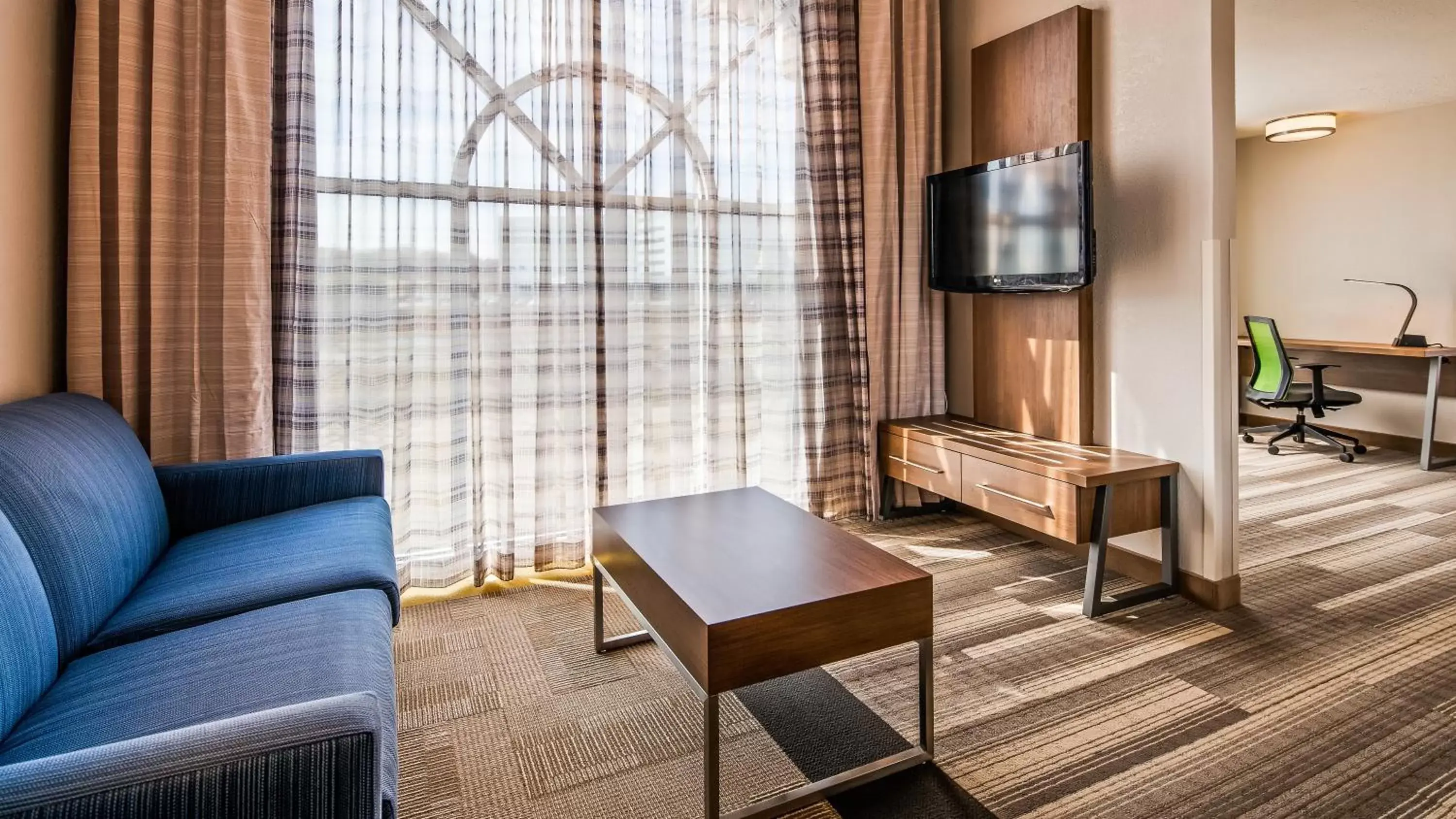 Photo of the whole room in Holiday Inn Express & Suites Detroit - Farmington Hills by IHG Photo of the whole room in Holiday Inn Express & Suites Detroit - Farmington Hills by IHG