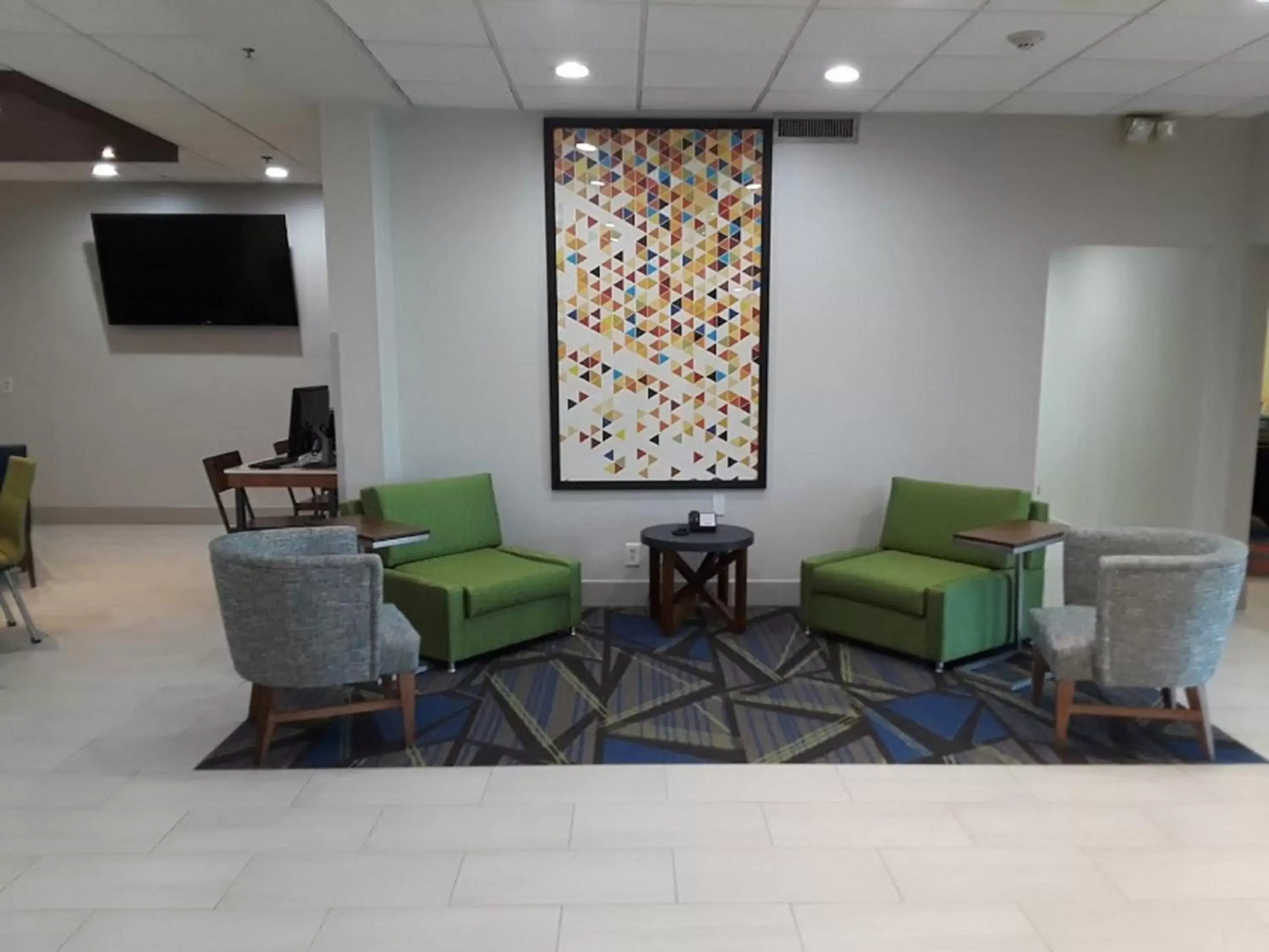Property building, Seating Area in Holiday Inn Express Easton, an IHG Hotel