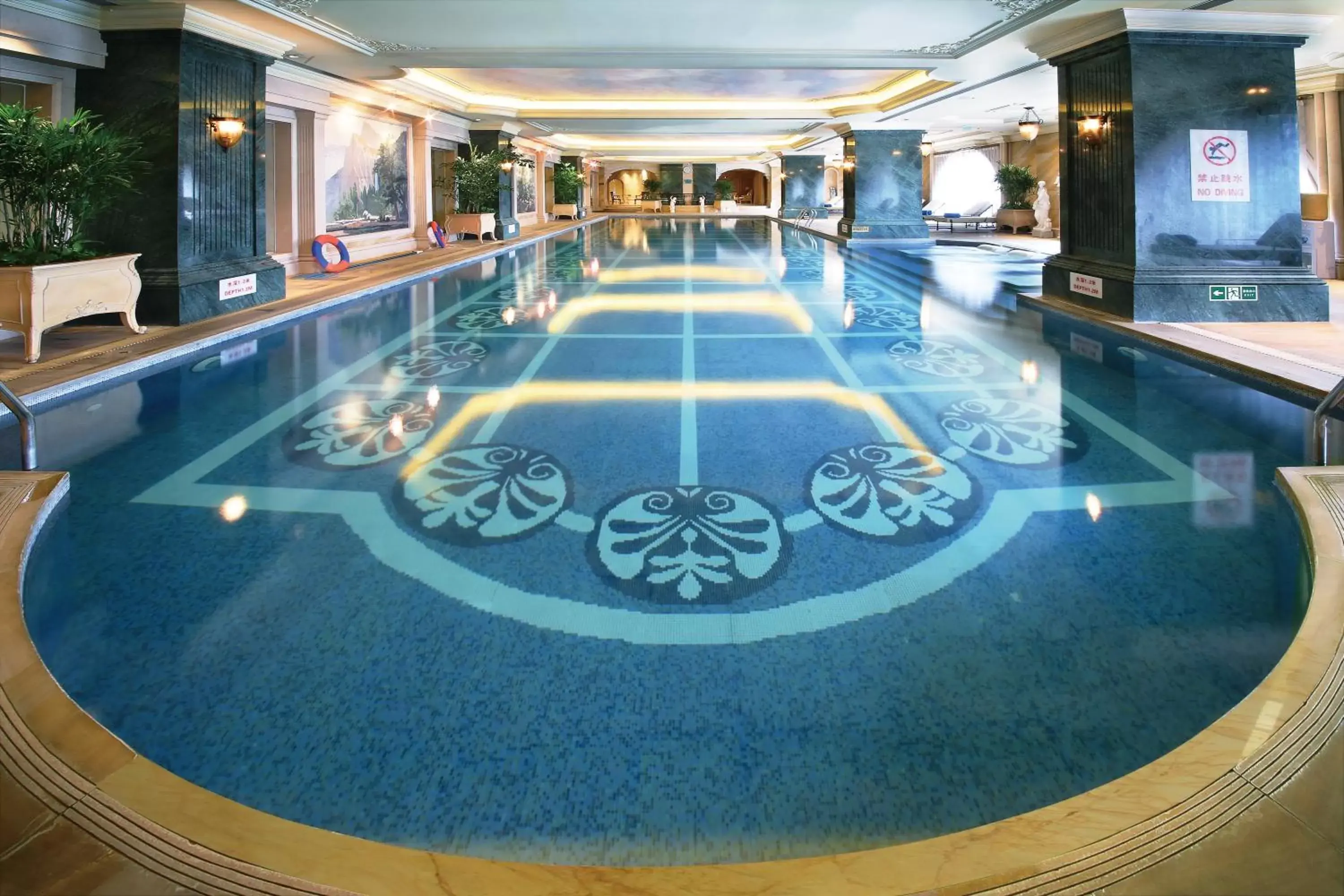 Fitness centre/facilities, Swimming Pool in Legendale Hotel Beijing