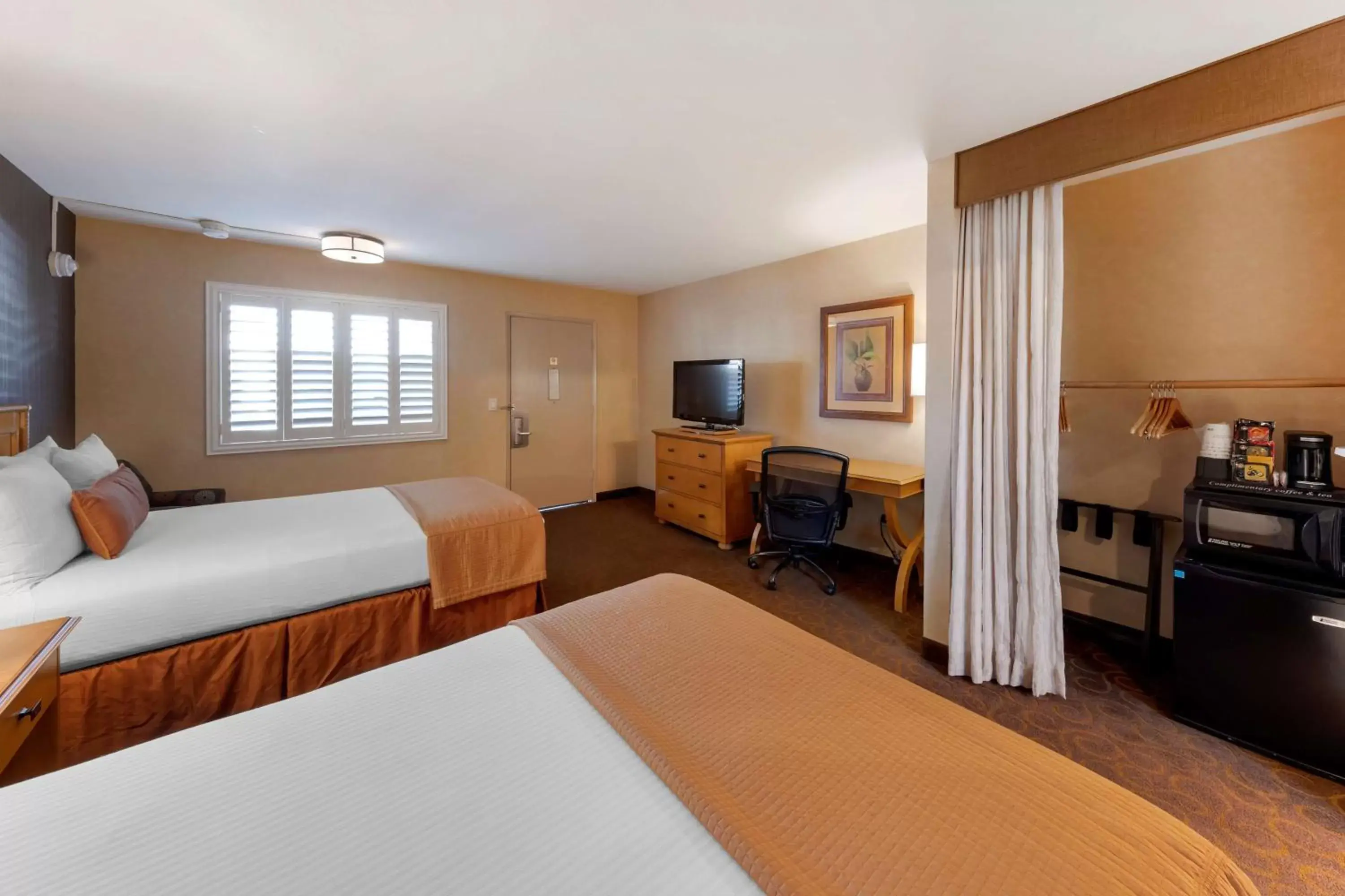 Bedroom, Bed in Best Western Plus Pavilions