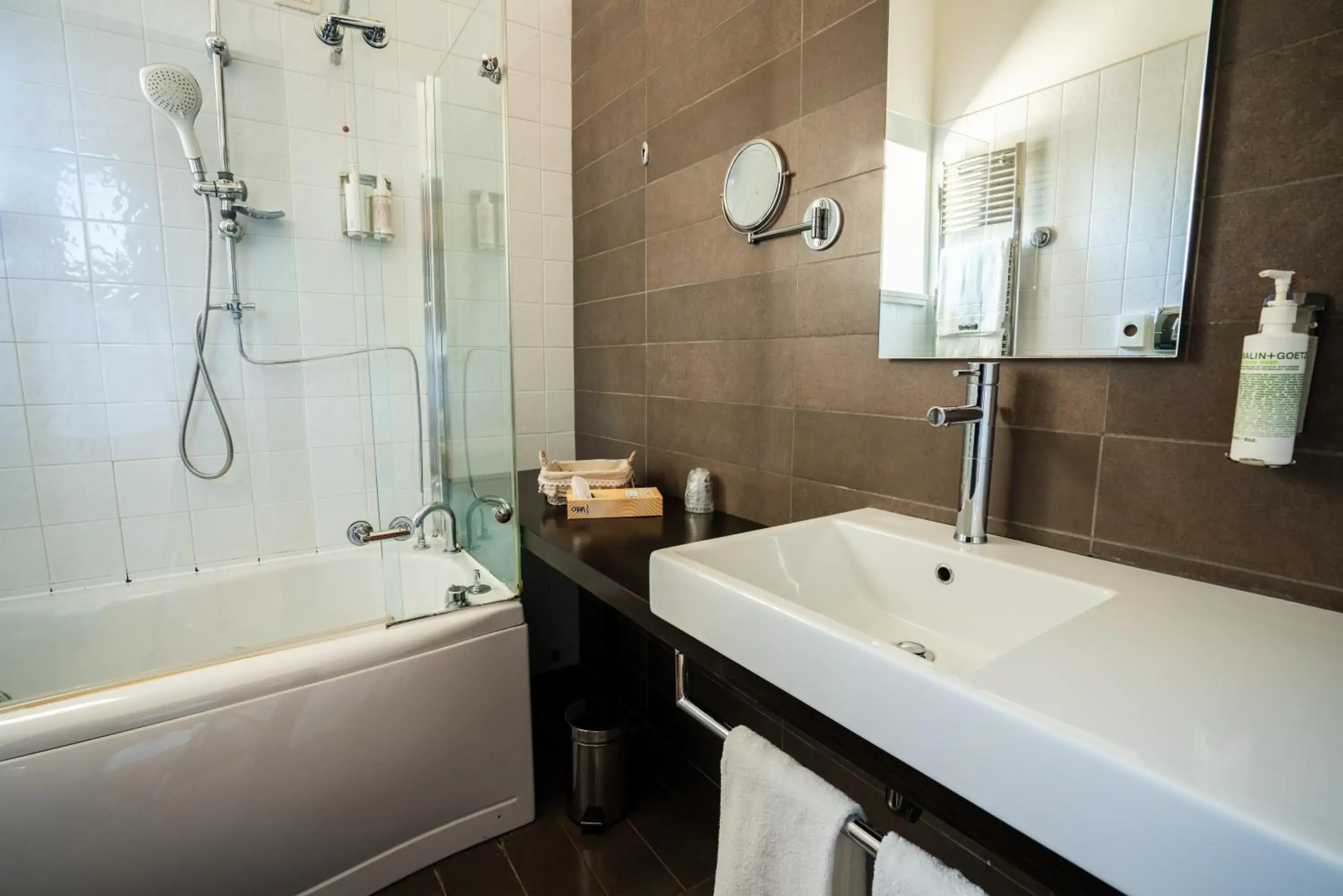 Bathroom in San Tommaso Hotel