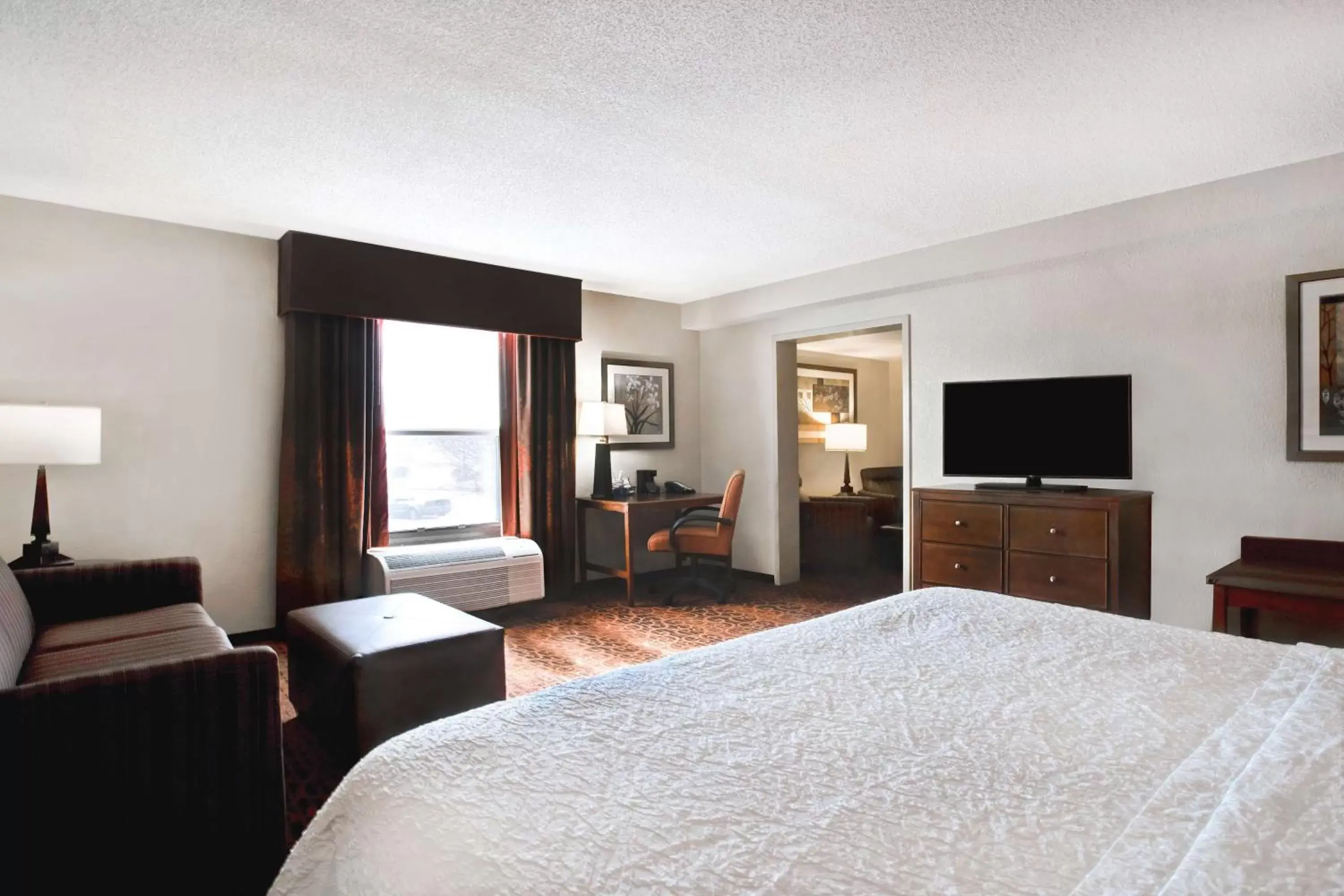 Bedroom, Bed in Hampton Inn Fort Wayne-Southwest Bedroom, Bed in Hampton Inn Fort Wayne-Southwest