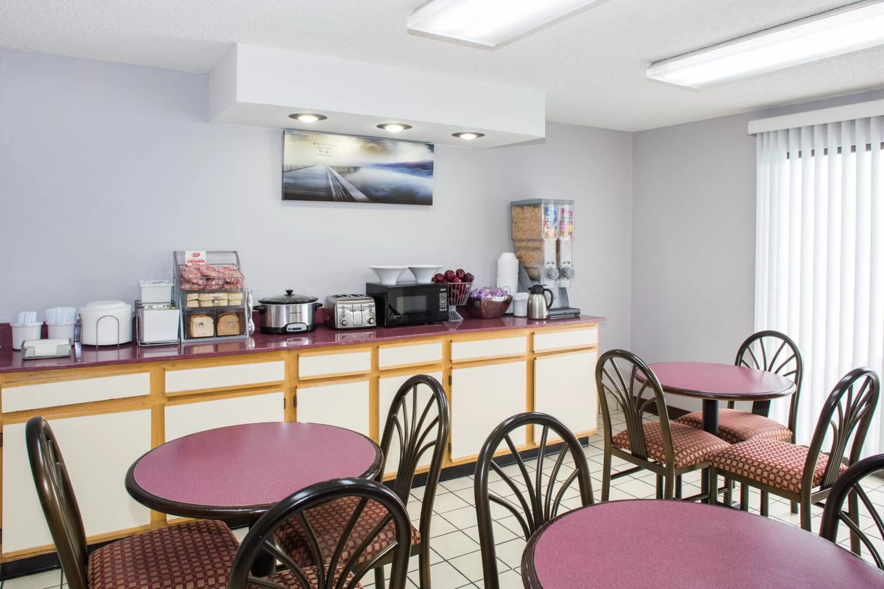 Breakfast in Super 8 by Wyndham Springdale AR