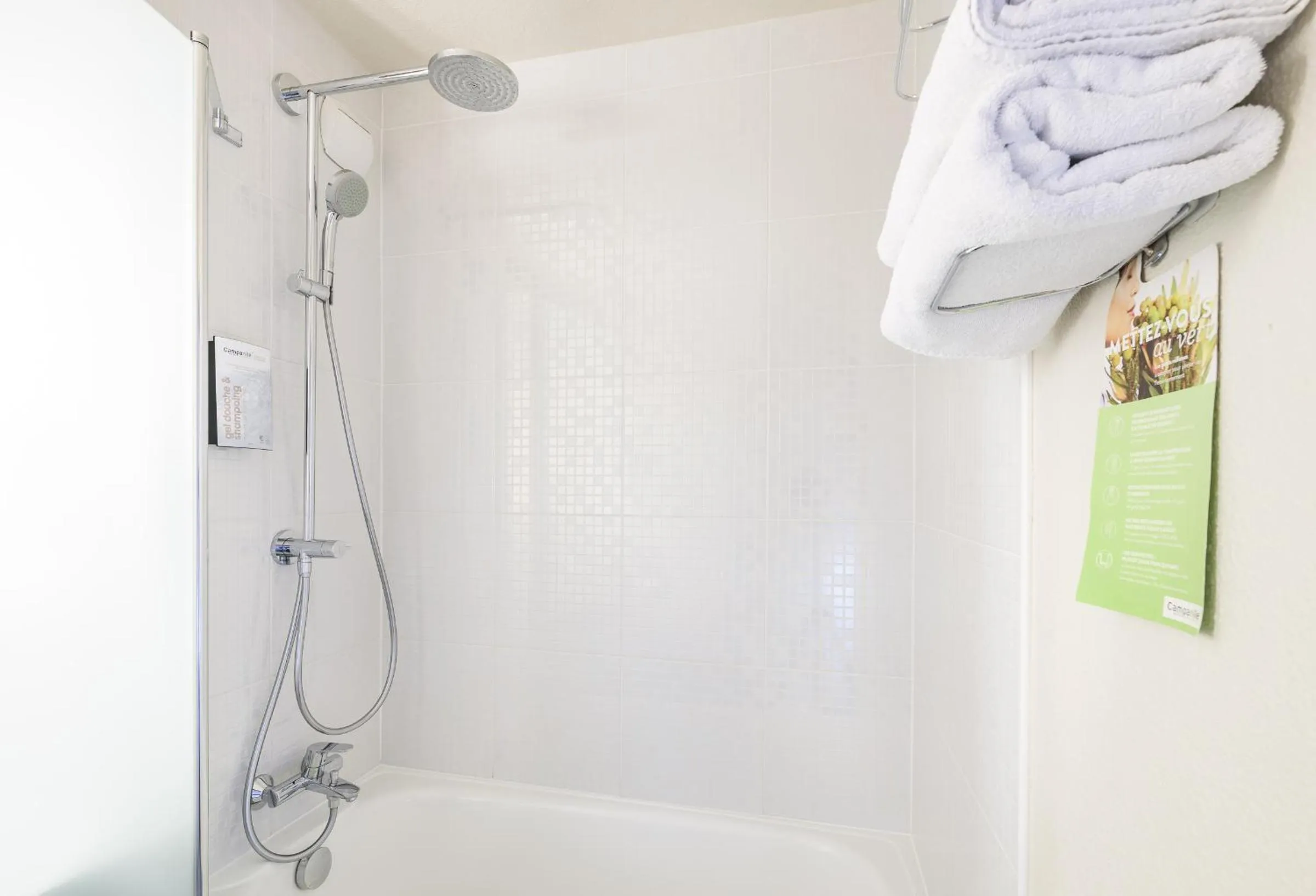 Bathroom in Campanile Toulouse Purpan