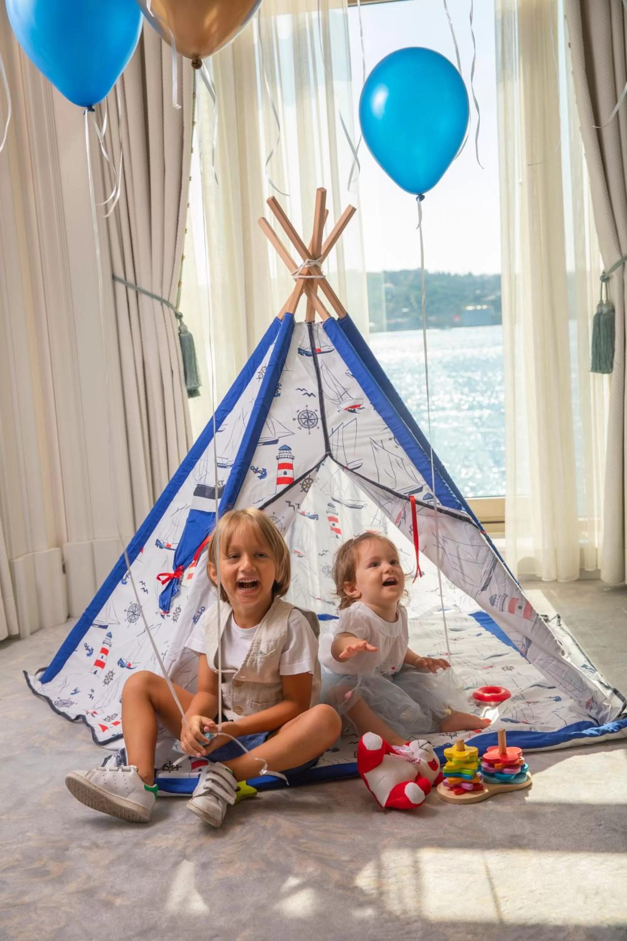 young children in Shangri-La Bosphorus, Istanbul