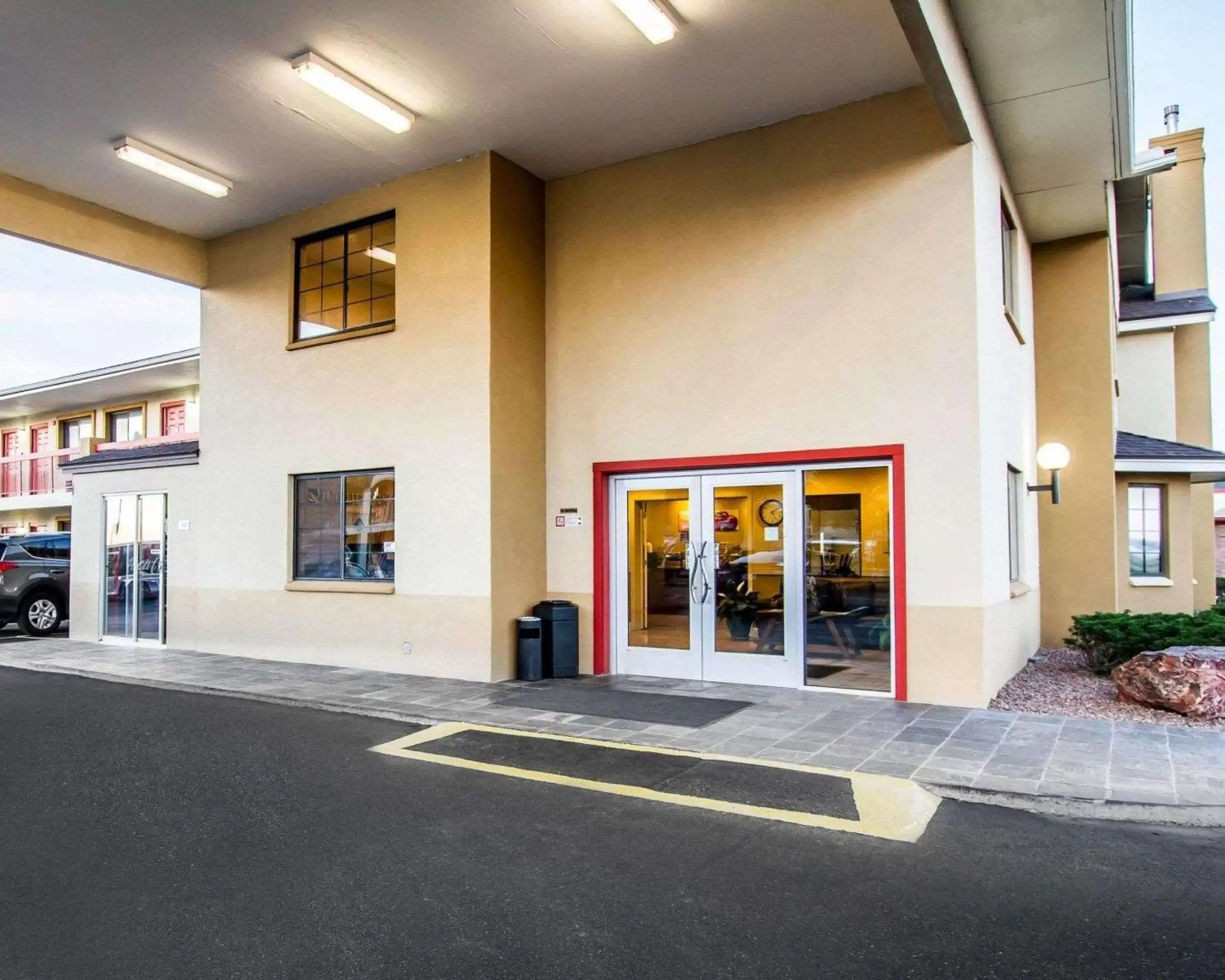 Property building in Quality Inn Holbrook