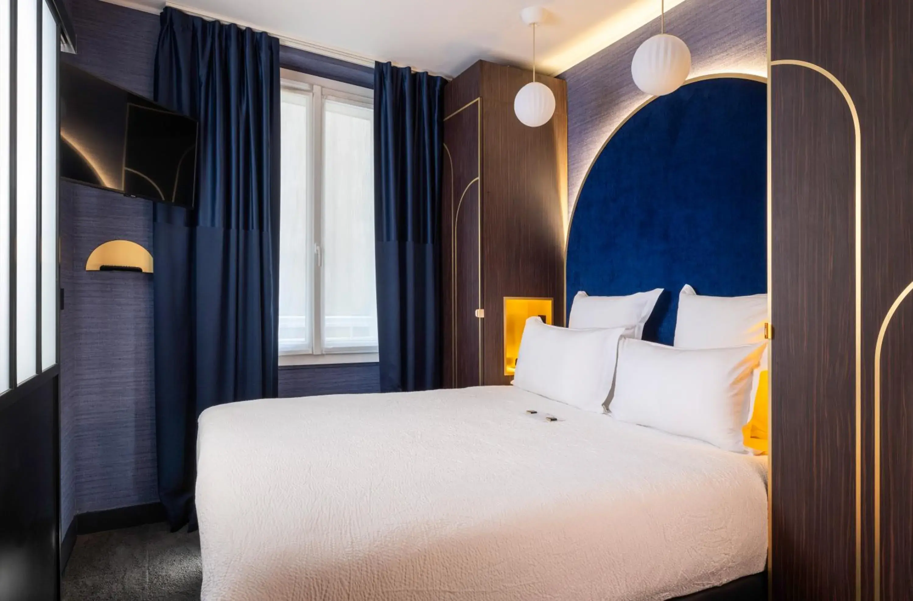 Bedroom, Bed in Best Western Bretagne Montparnasse