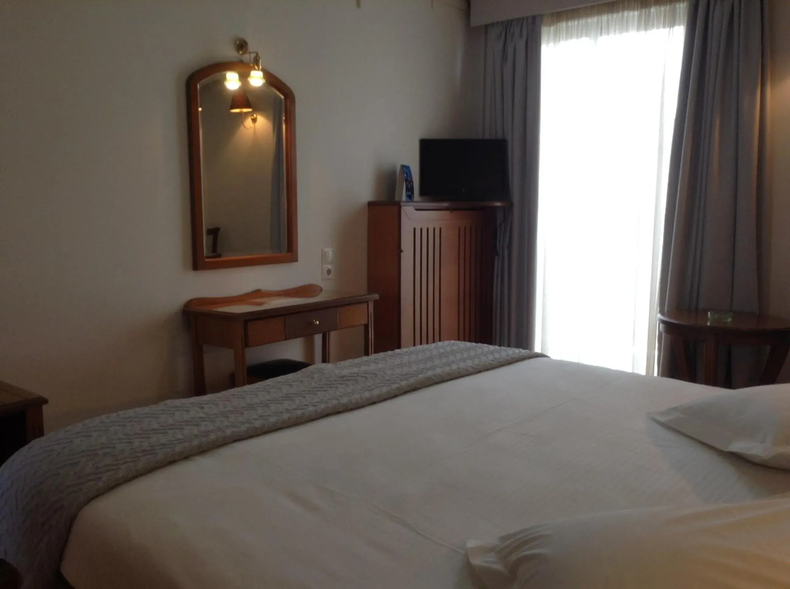 TV and multimedia, Bed in Hotel Nefeli