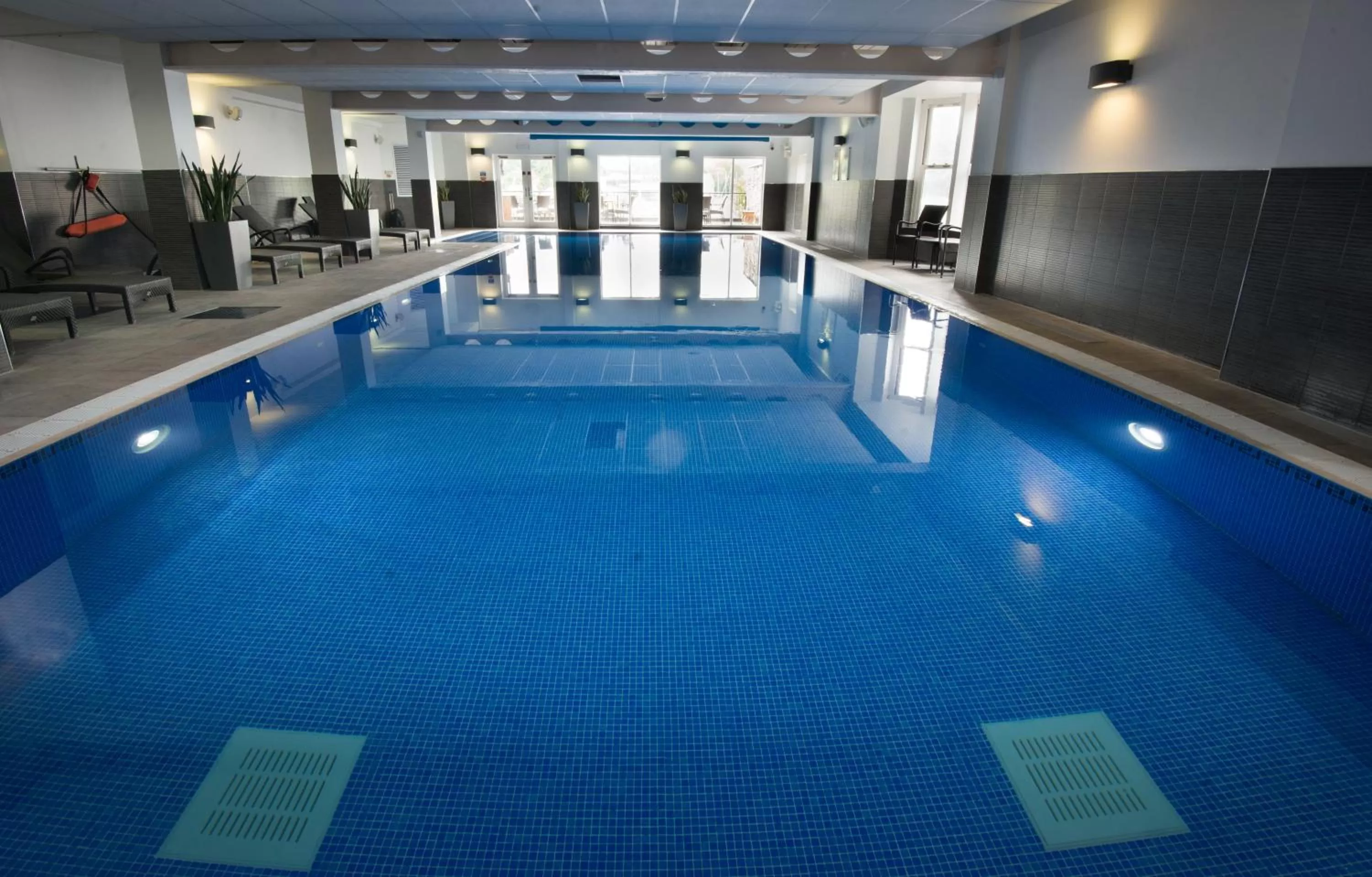 Swimming pool in Macdonald Inchyra Hotel & Spa