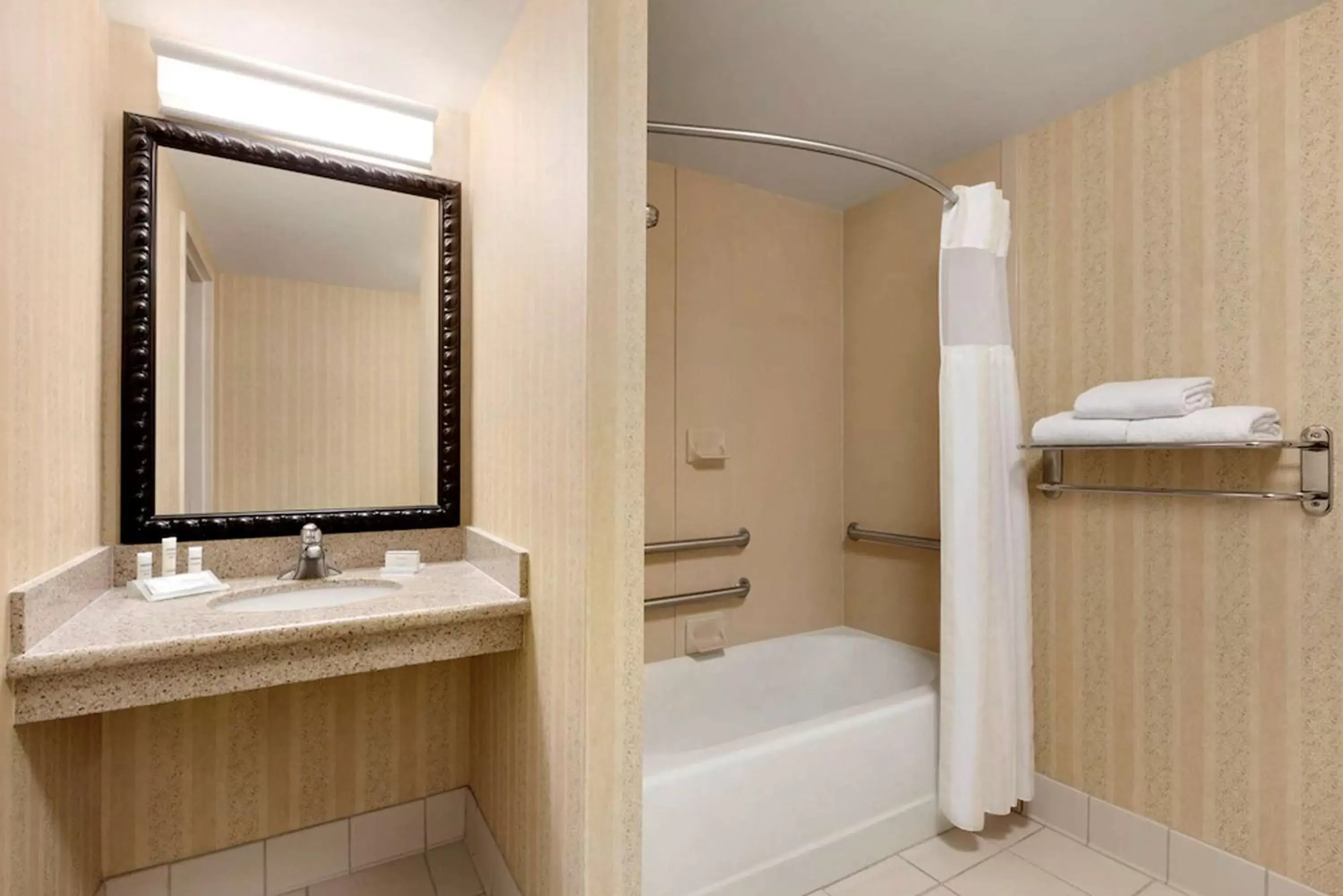 Bathroom in Hilton Garden Inn Solomons