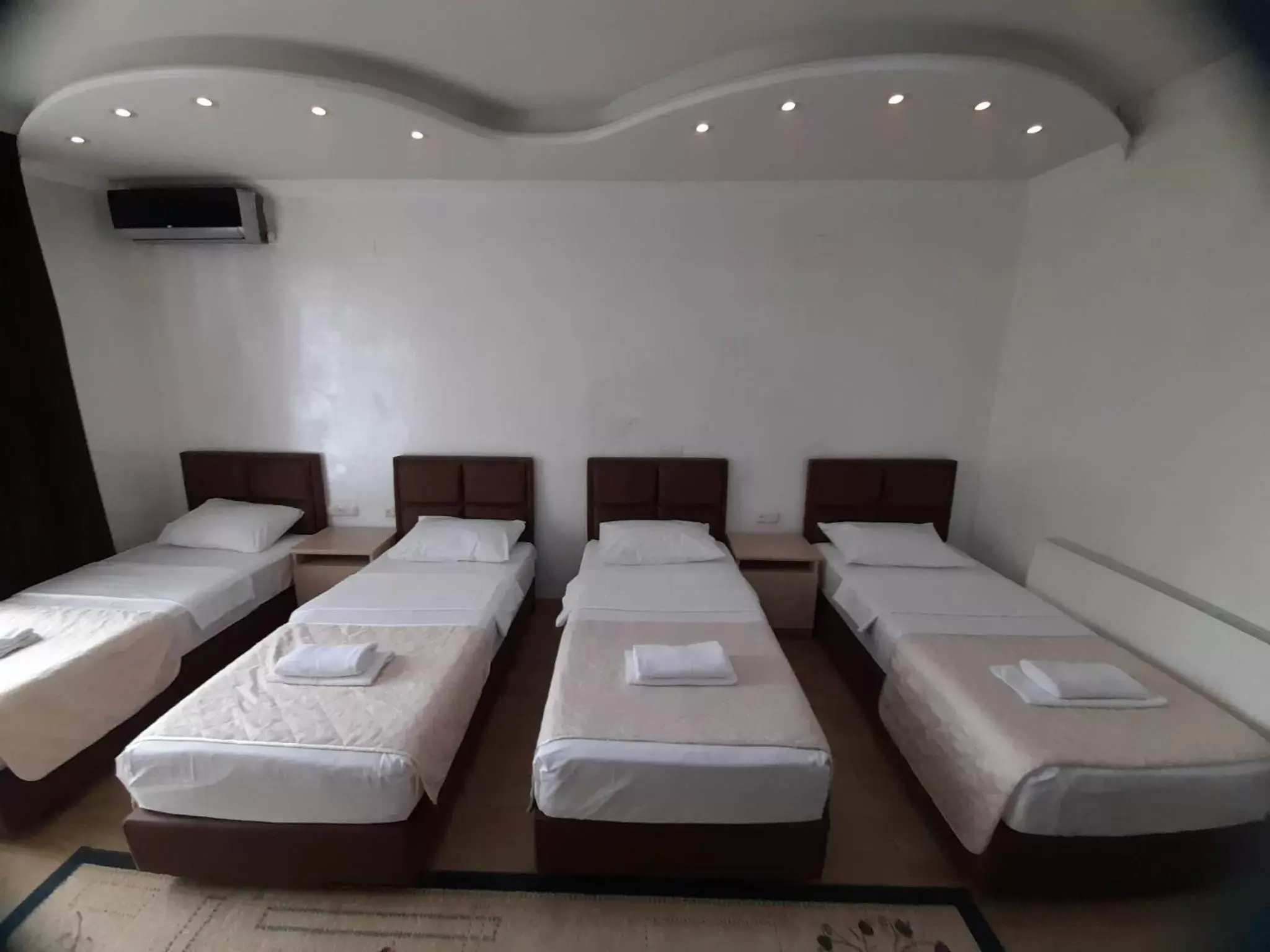 Quadruple Room in Hotel Royal Palace Quadruple Room in Hotel Royal Palace