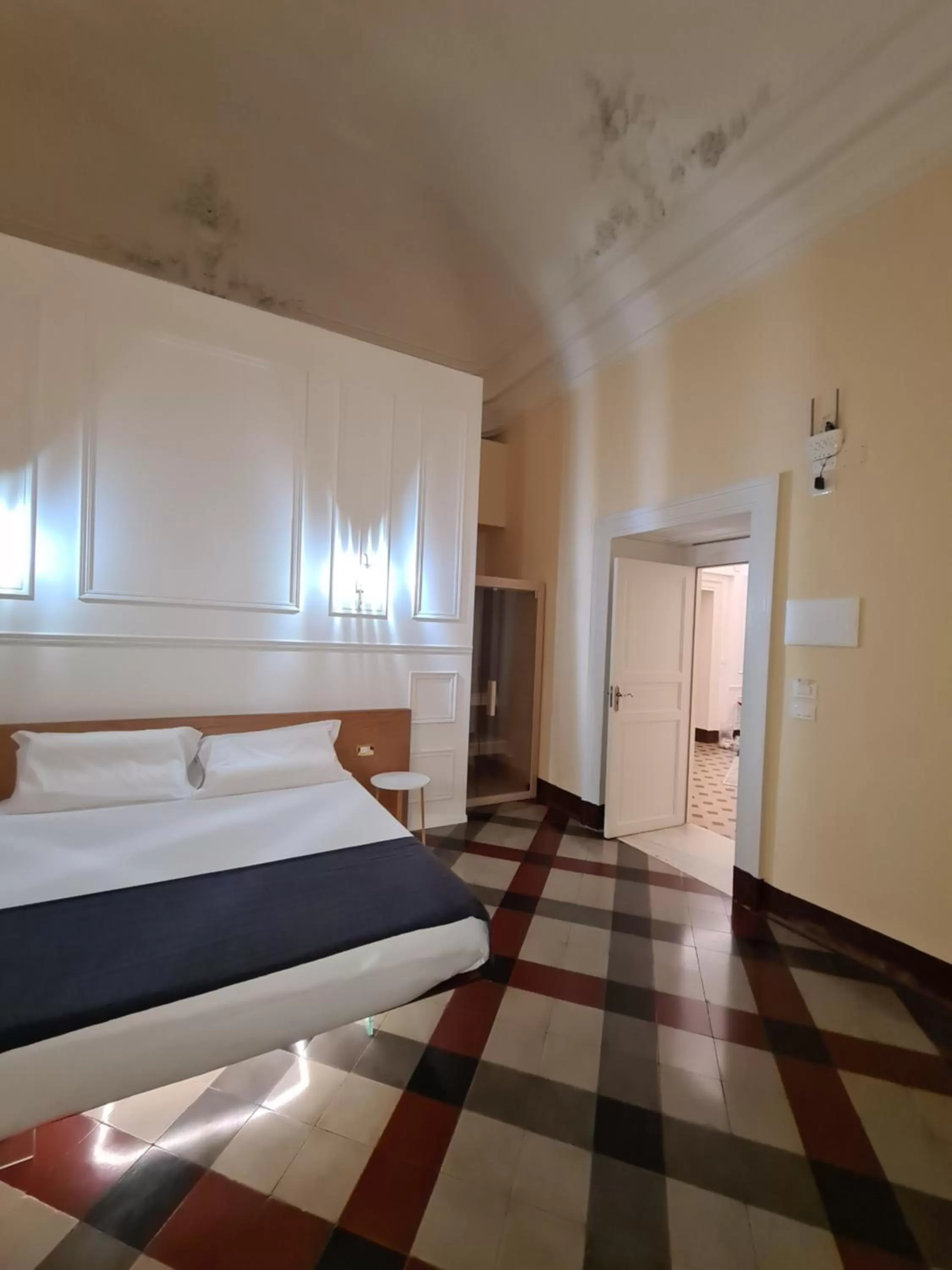Bed in Toscano Palace Luxury Rooms Catania