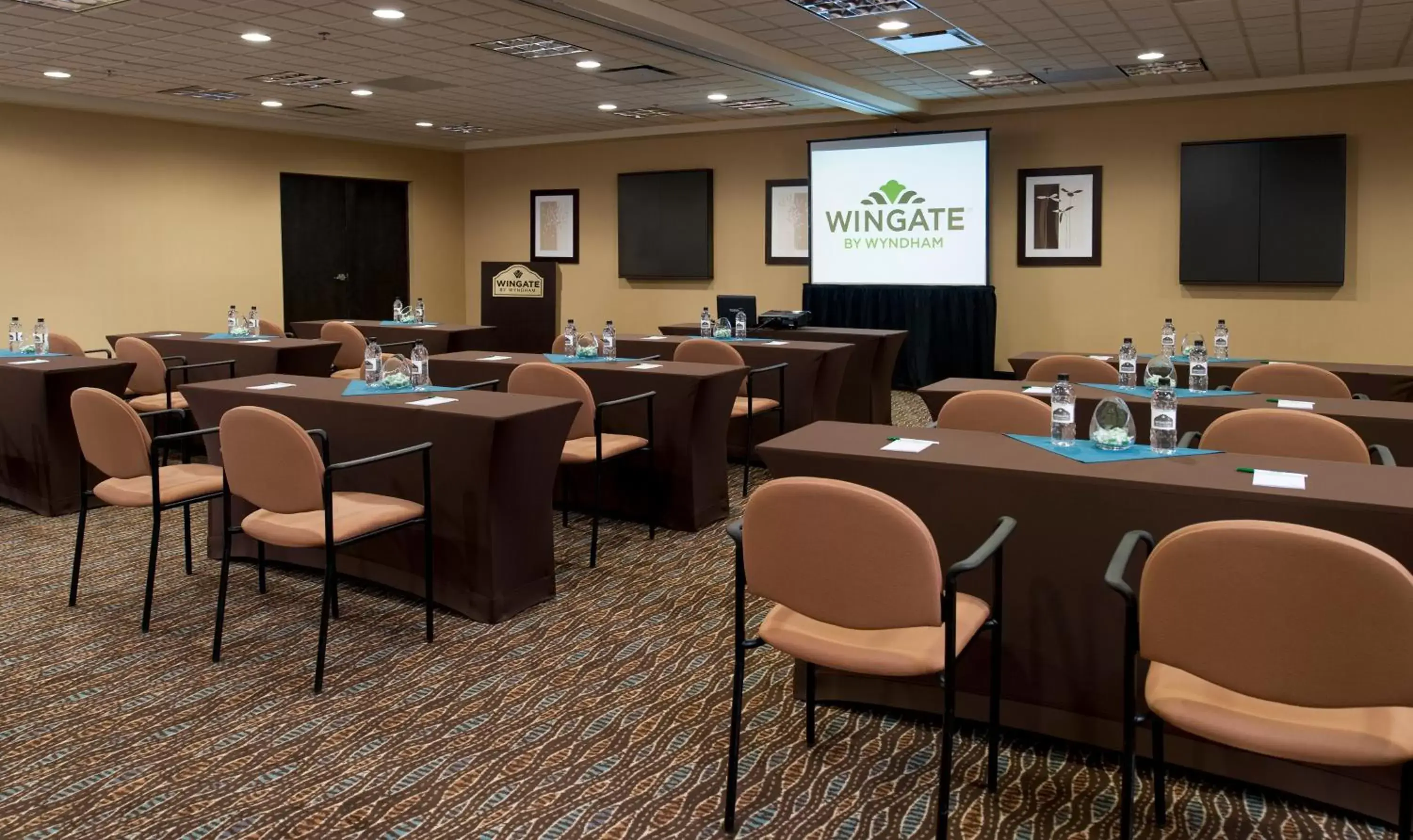 Meeting/conference room in Wingate By Wyndham Regina