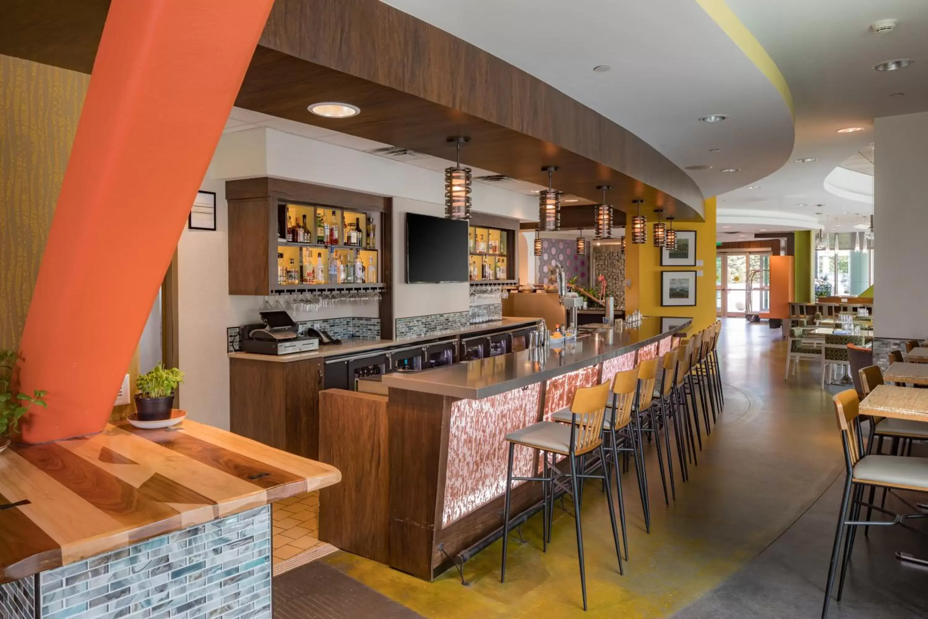 Lounge or bar, Restaurant/Places to Eat in Hotel Indigo Asheville Downtown, an IHG Hotel