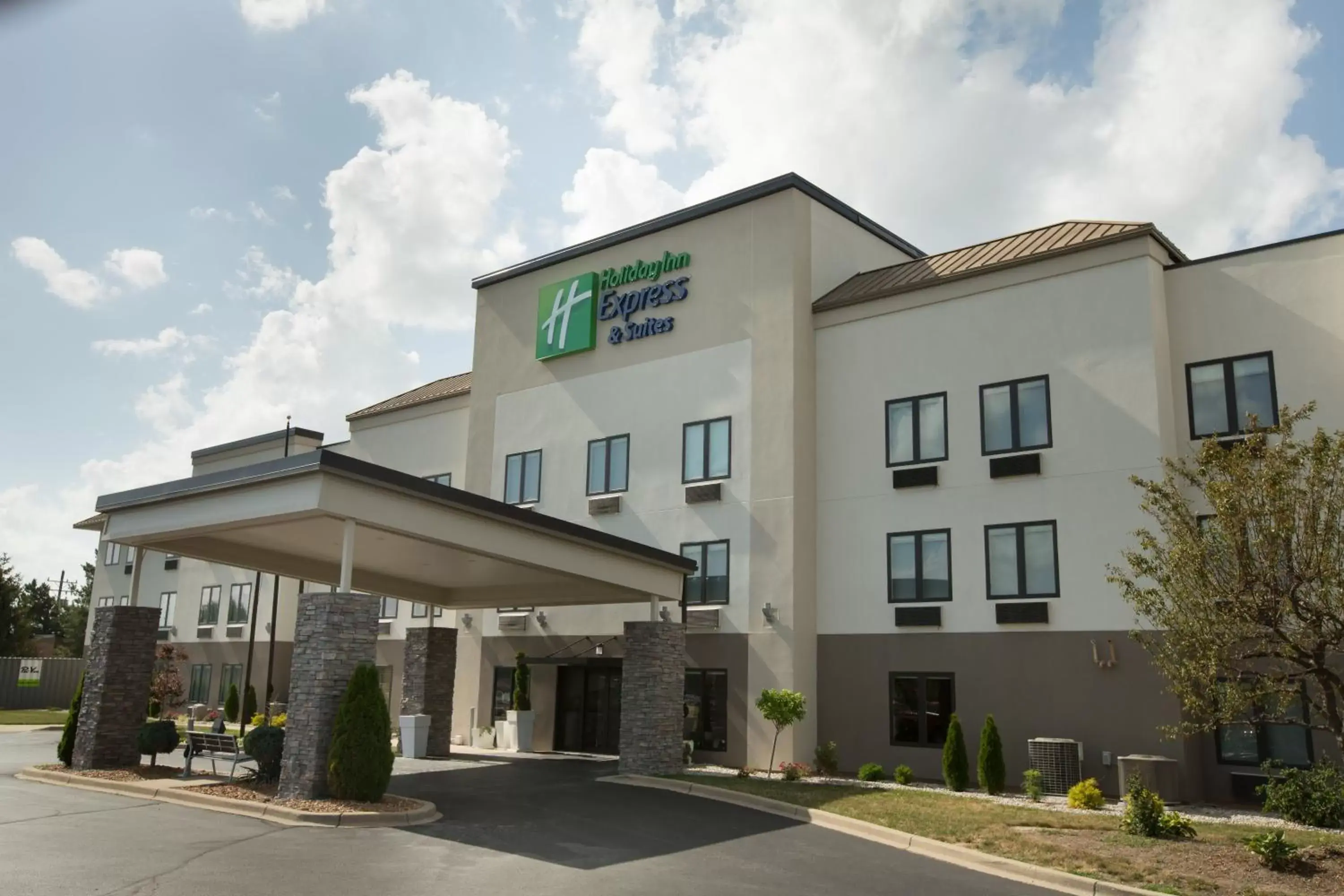 Property Building in Holiday Inn Express Hotel & Suites Madison, an IHG Hotel