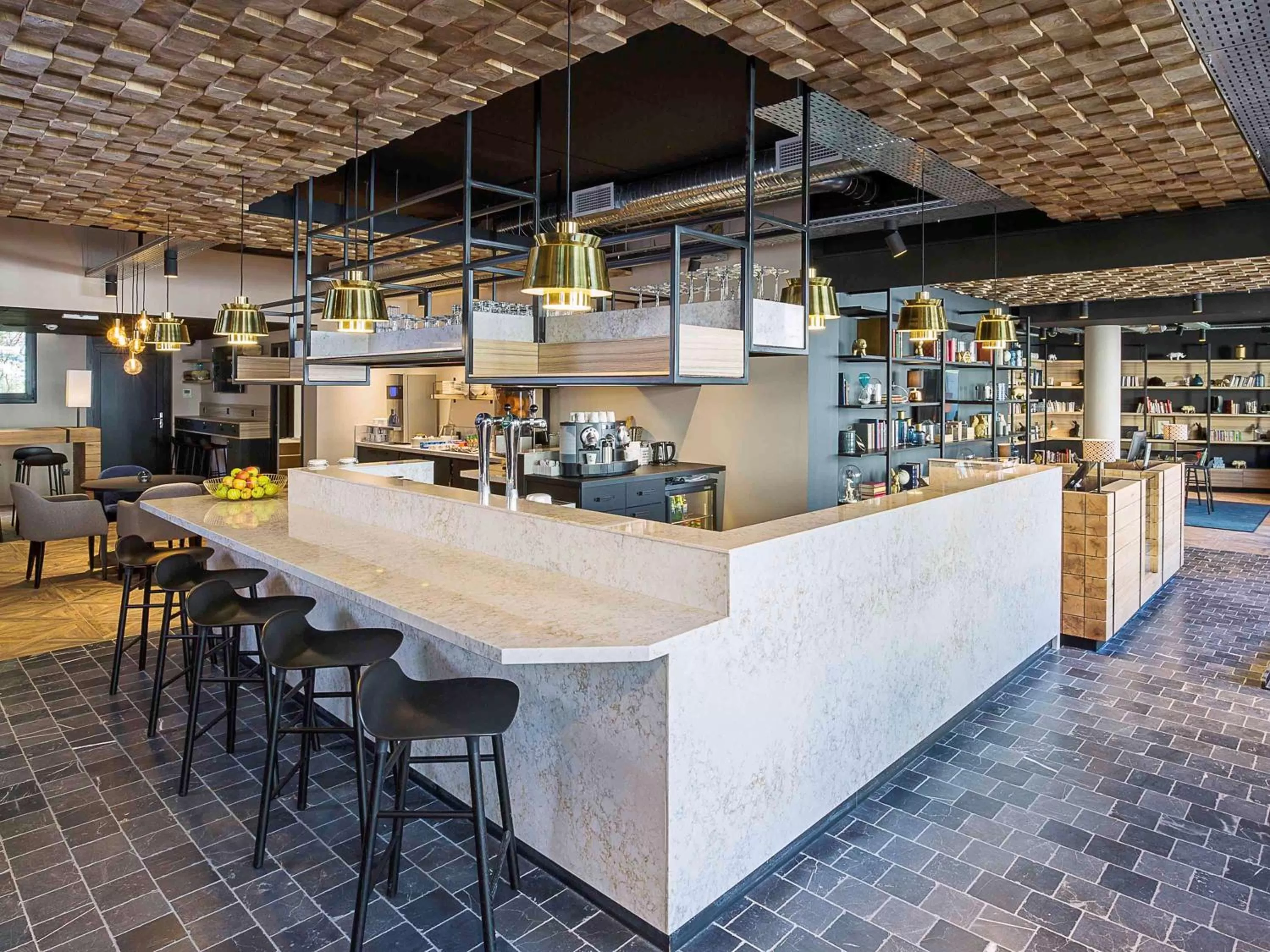 Lounge or bar in ibis Styles Laval Centre Gare