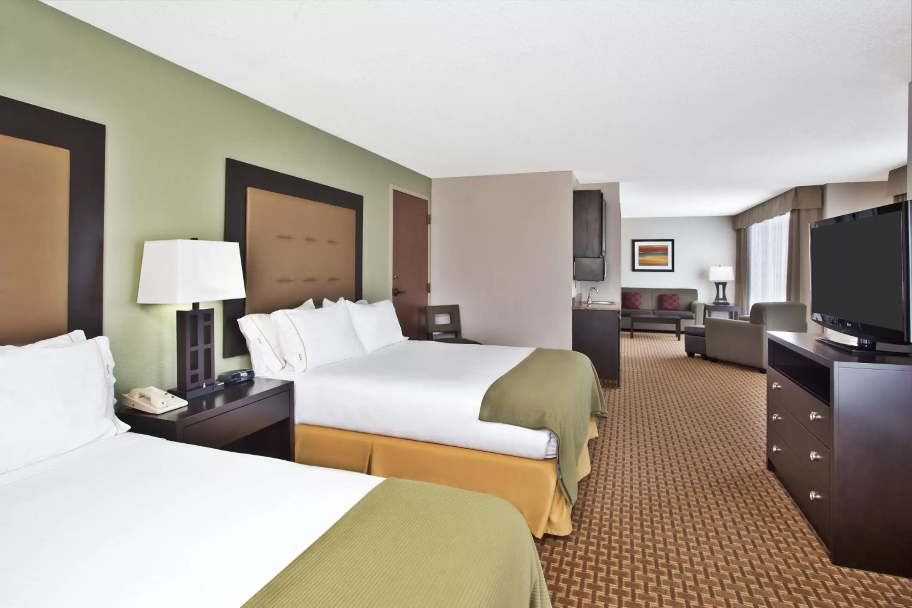 Photo of the whole room, Bed in Holiday Inn Express Hotel and Suites Harrington - Dover Area by IHG Photo of the whole room, Bed in Holiday Inn Express Hotel and Suites Harrington - Dover Area by IHG