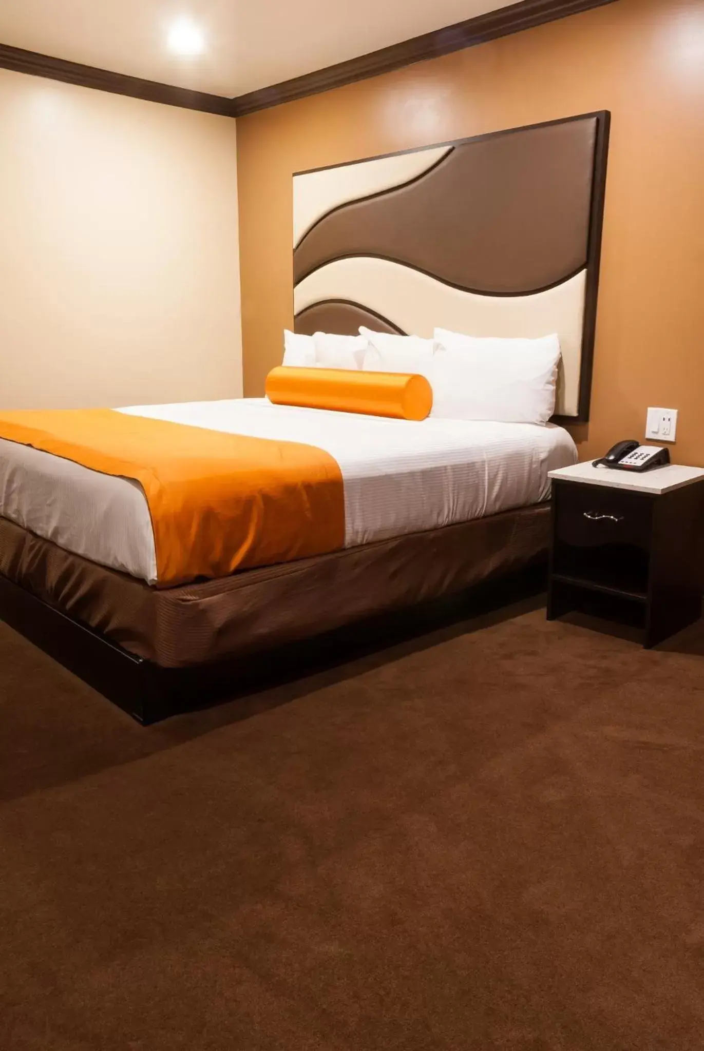 Bedroom, Bed in Redondo Pier Inn
