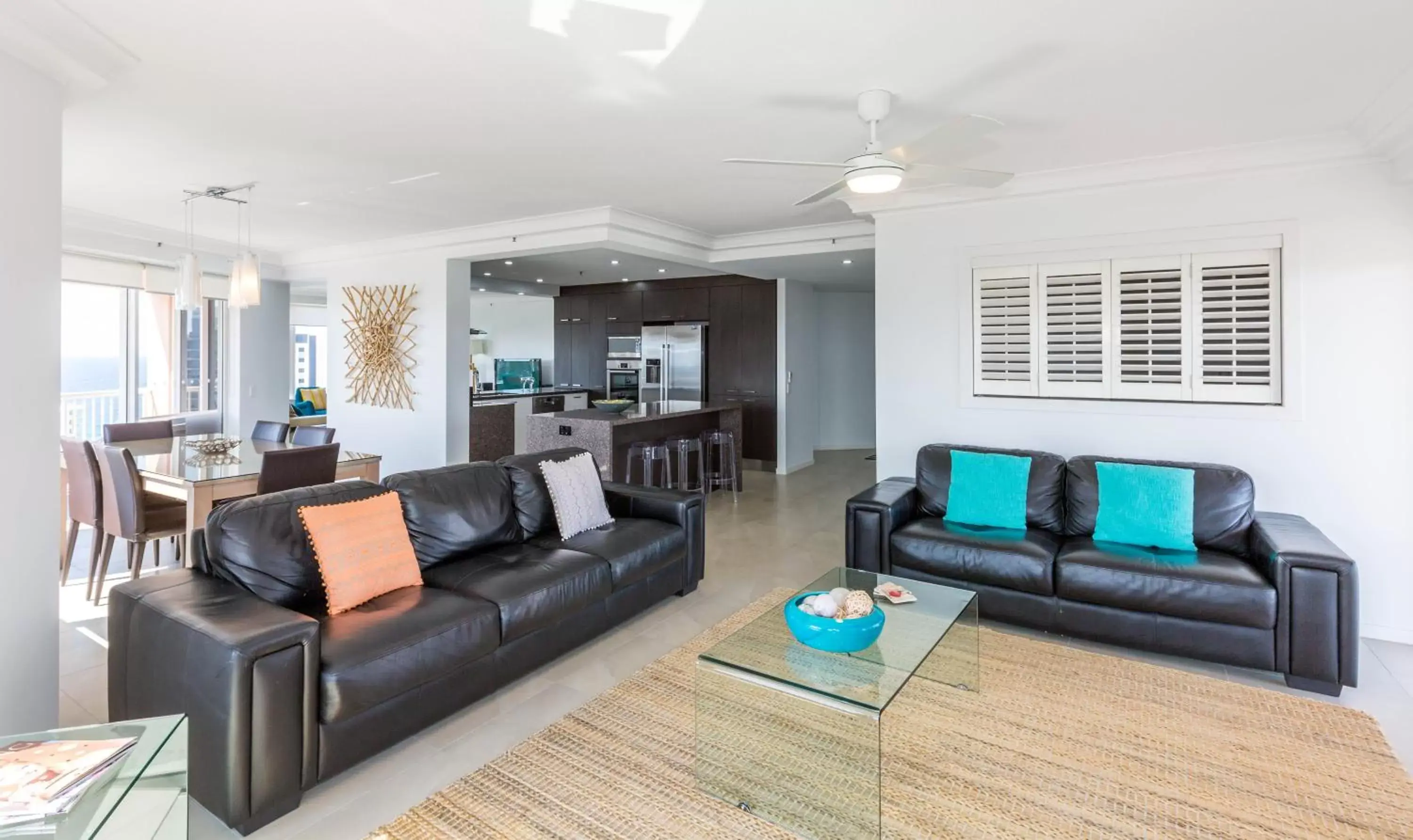 Kitchen or kitchenette, Seating Area in Belle Maison Apartments - Official