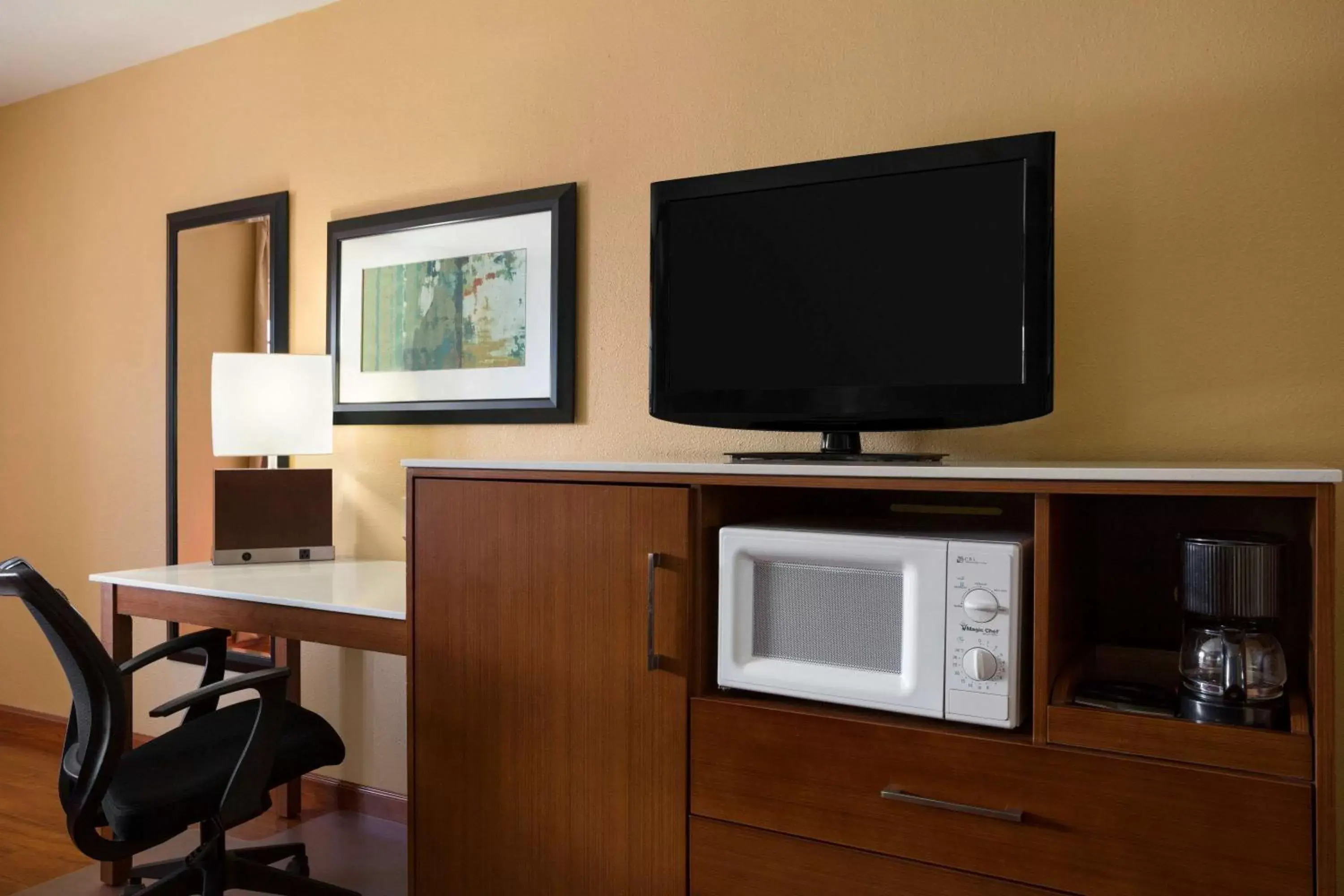 On site, TV/Entertainment Center in Super 8 by Wyndham Austin Downtown/Capitol Area