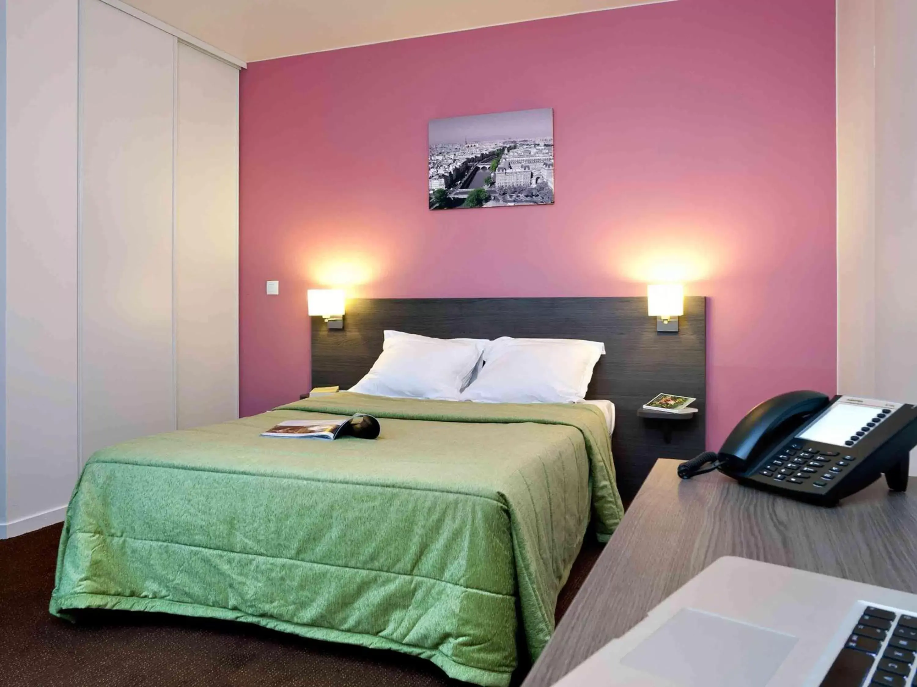 Photo of the whole room, Bed in Aparthotel Adagio Access Paris Asnières