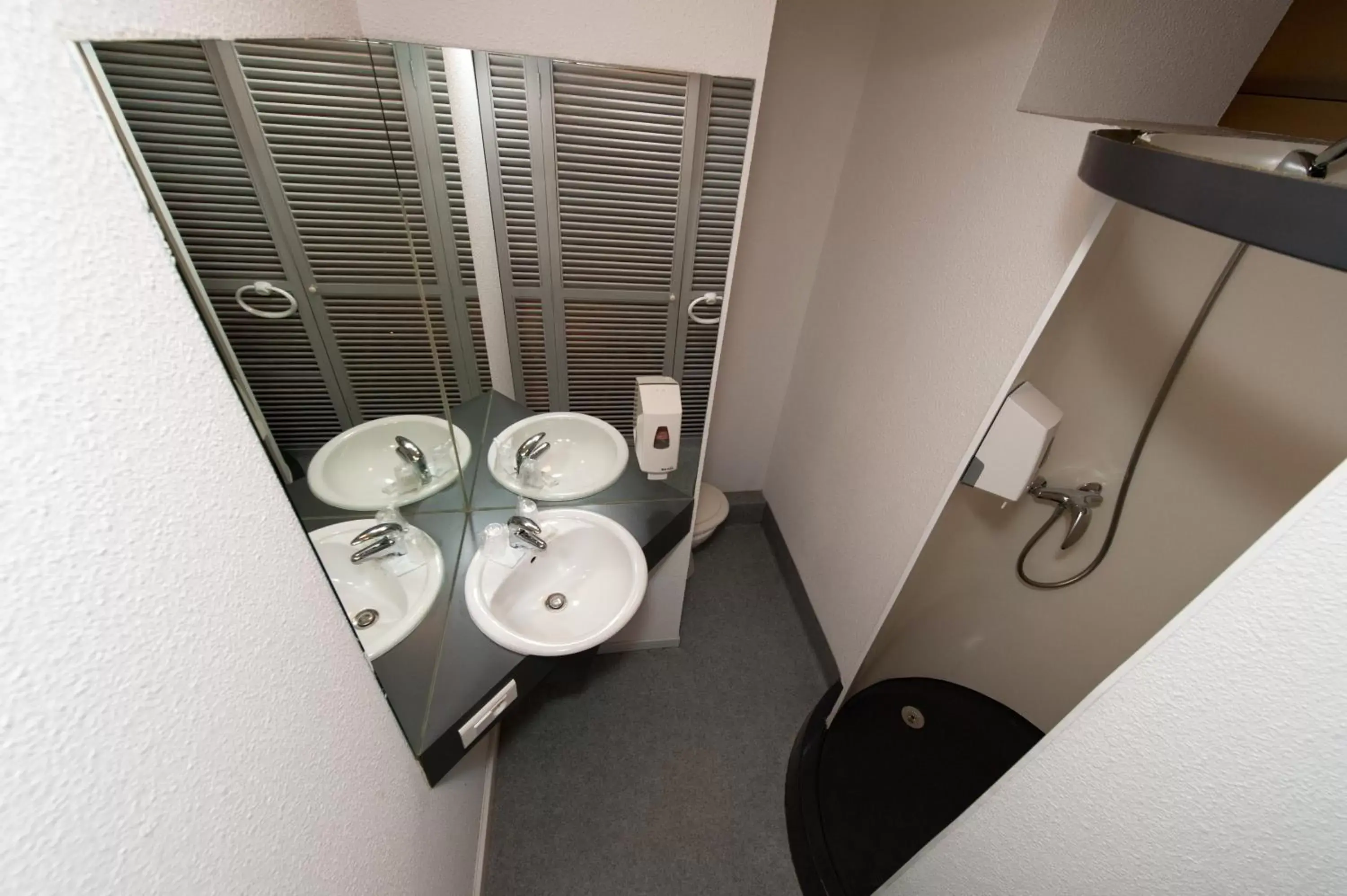 Bathroom in Quick Palace Pau Zénith